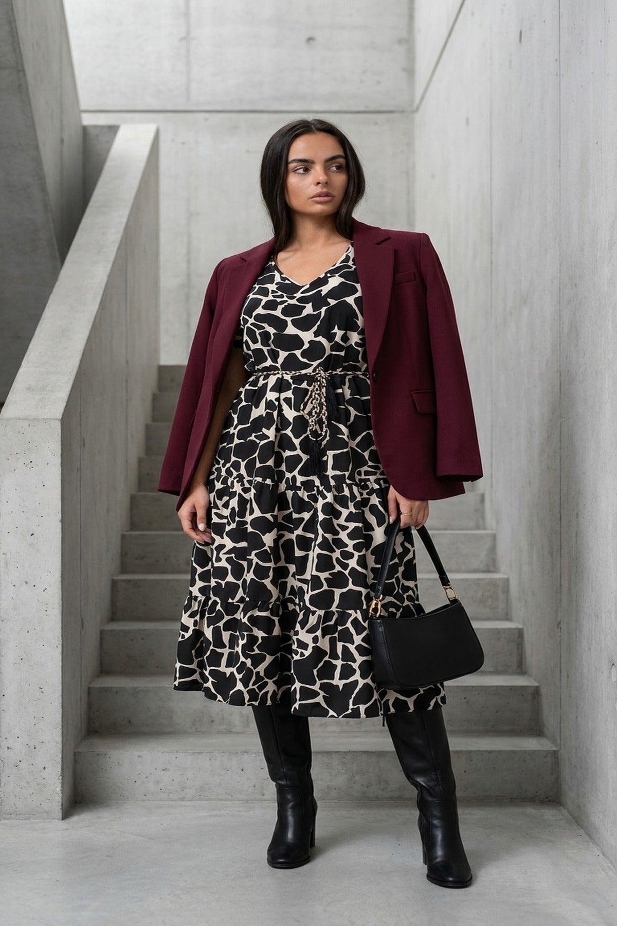 Noira Printed Short Sleeve Tiered Midi Dress With Waist Tie - Blackwhite
