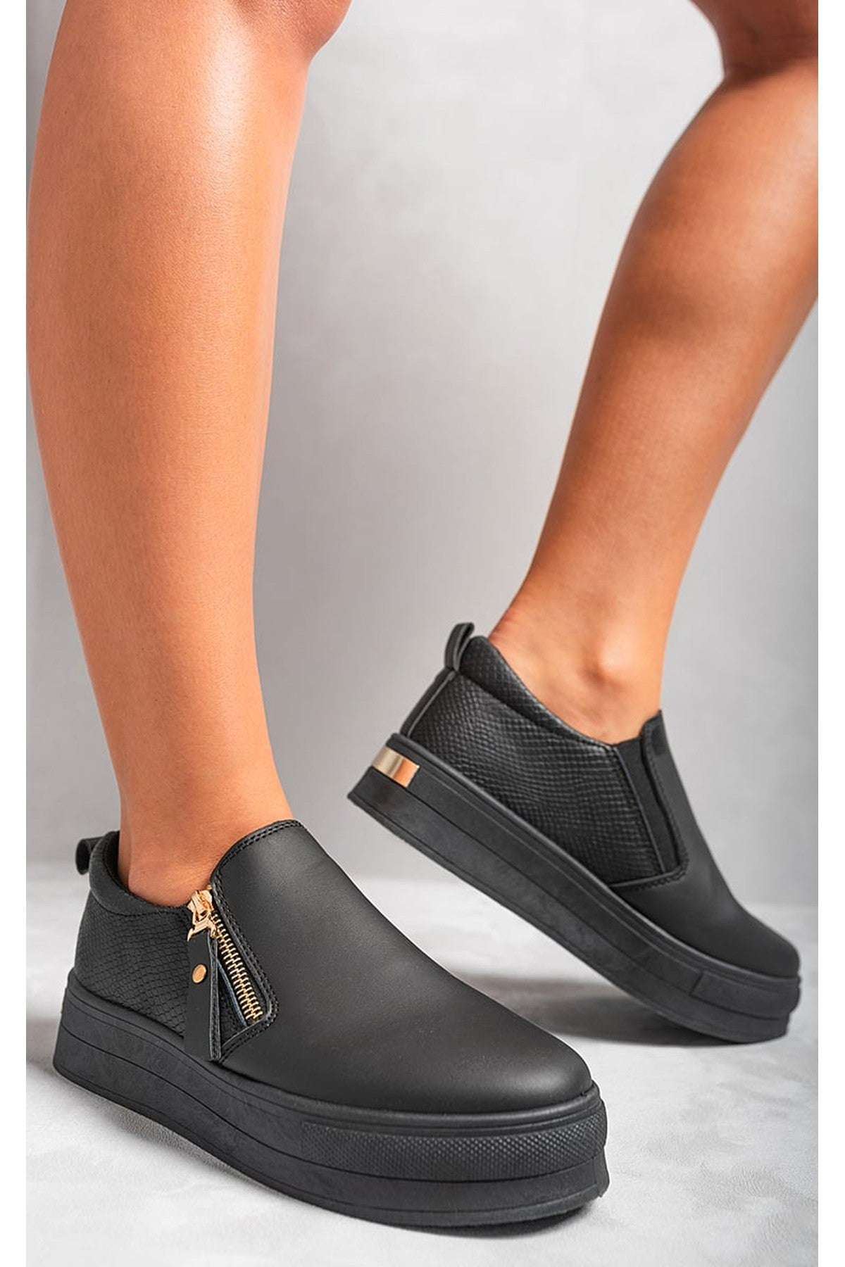 Andrea Zipper Decor Slip On Trainers - All Black