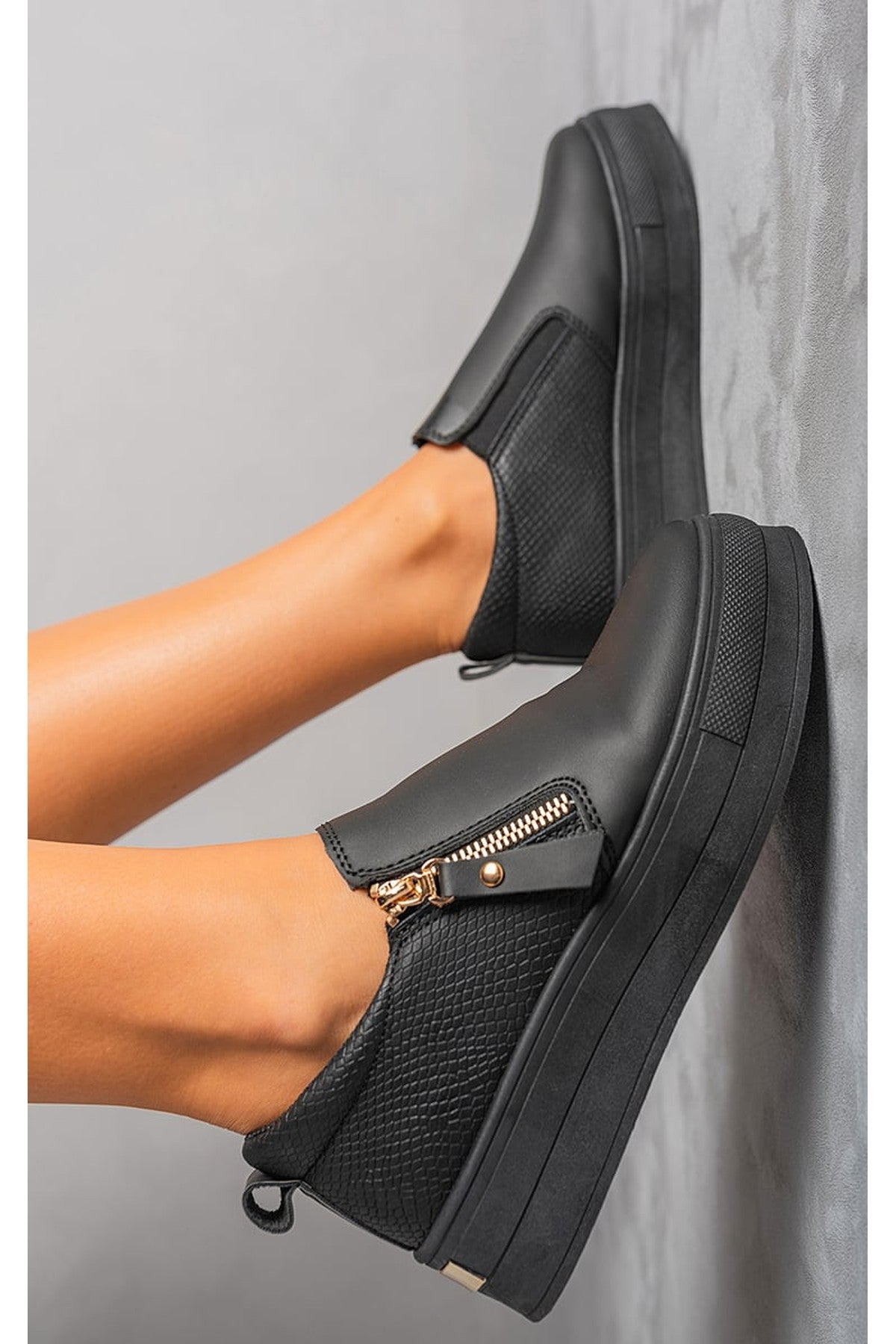 Andrea Zipper Decor Slip On Trainers - All Black