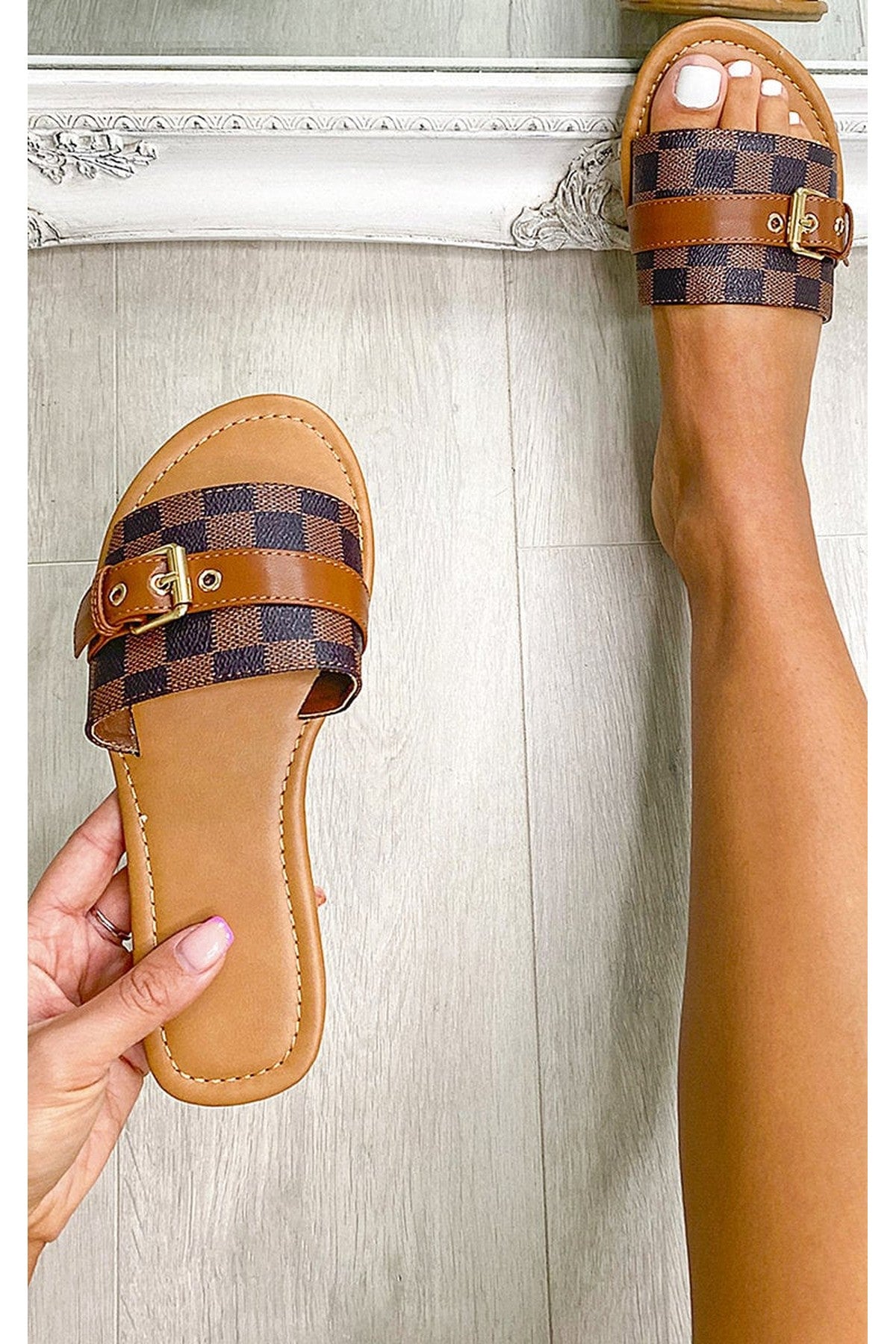 Ariah Open Toe Flat Sandals - Brown