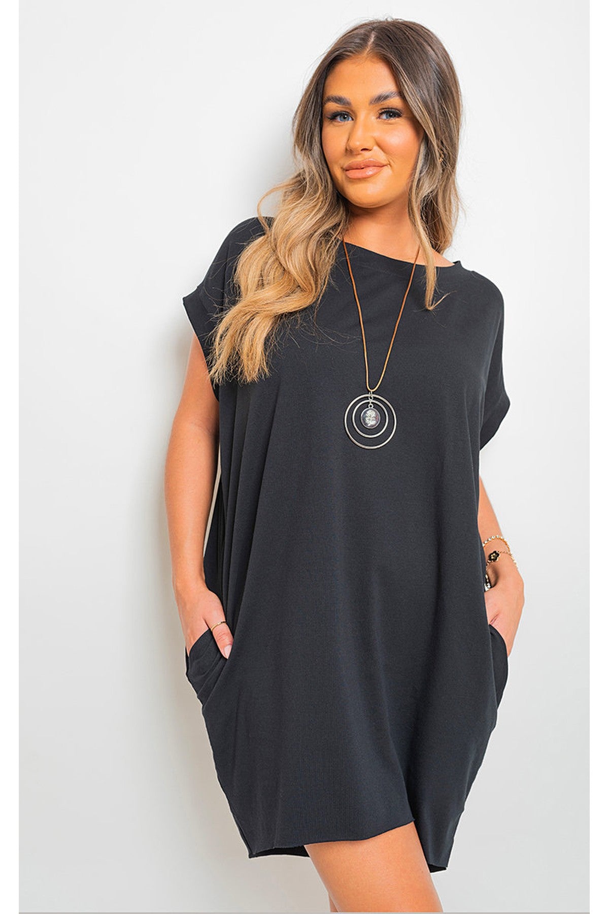 Esme Short Sleeve With Front Pockets Top - Black