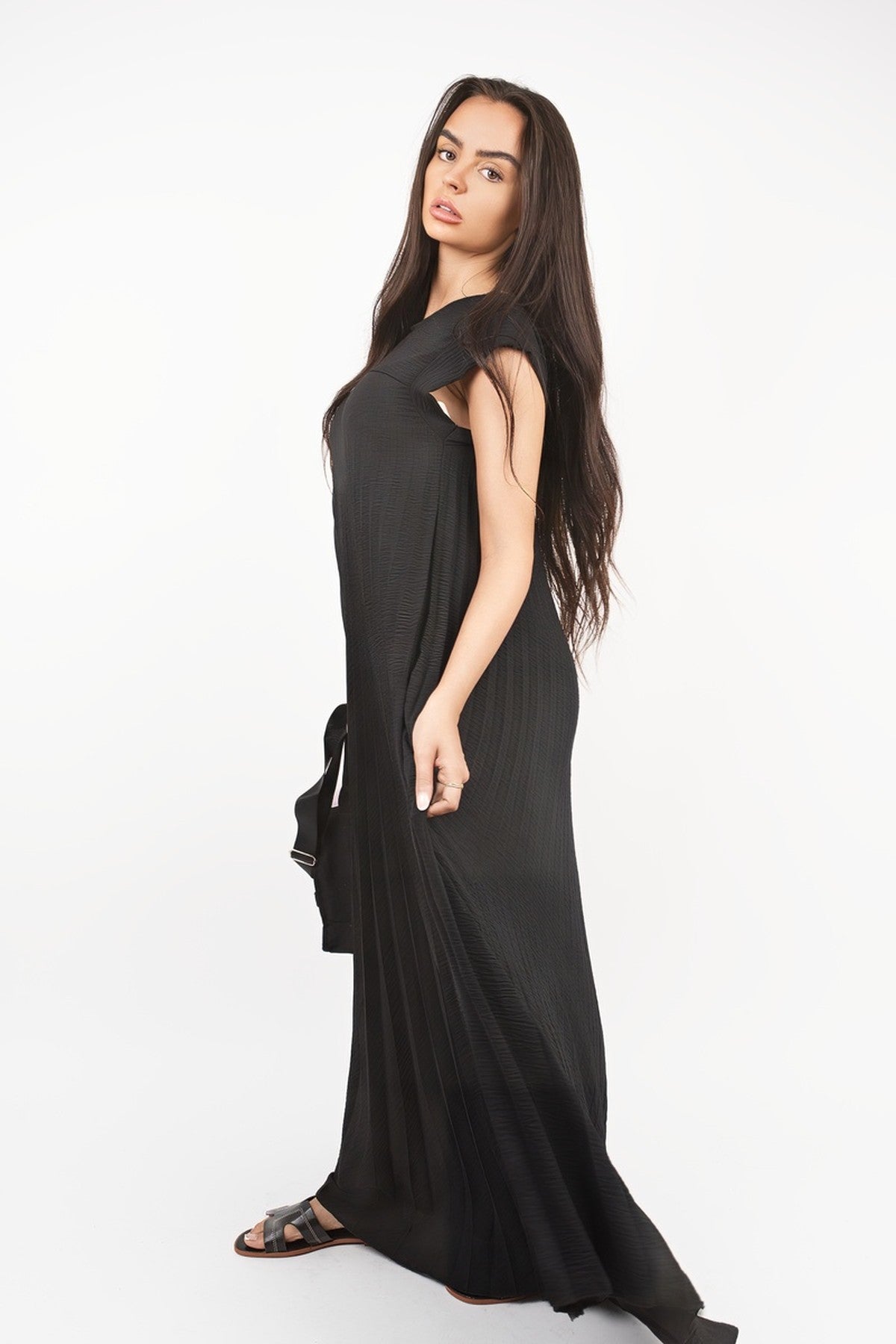 Sarina Pleated Cap Sleeve Maxi Dress - Black