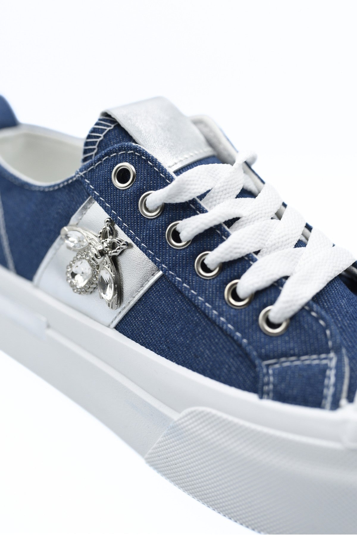Calista Luxe Bee Decorative Lace Up Platform Trainers - Jeans