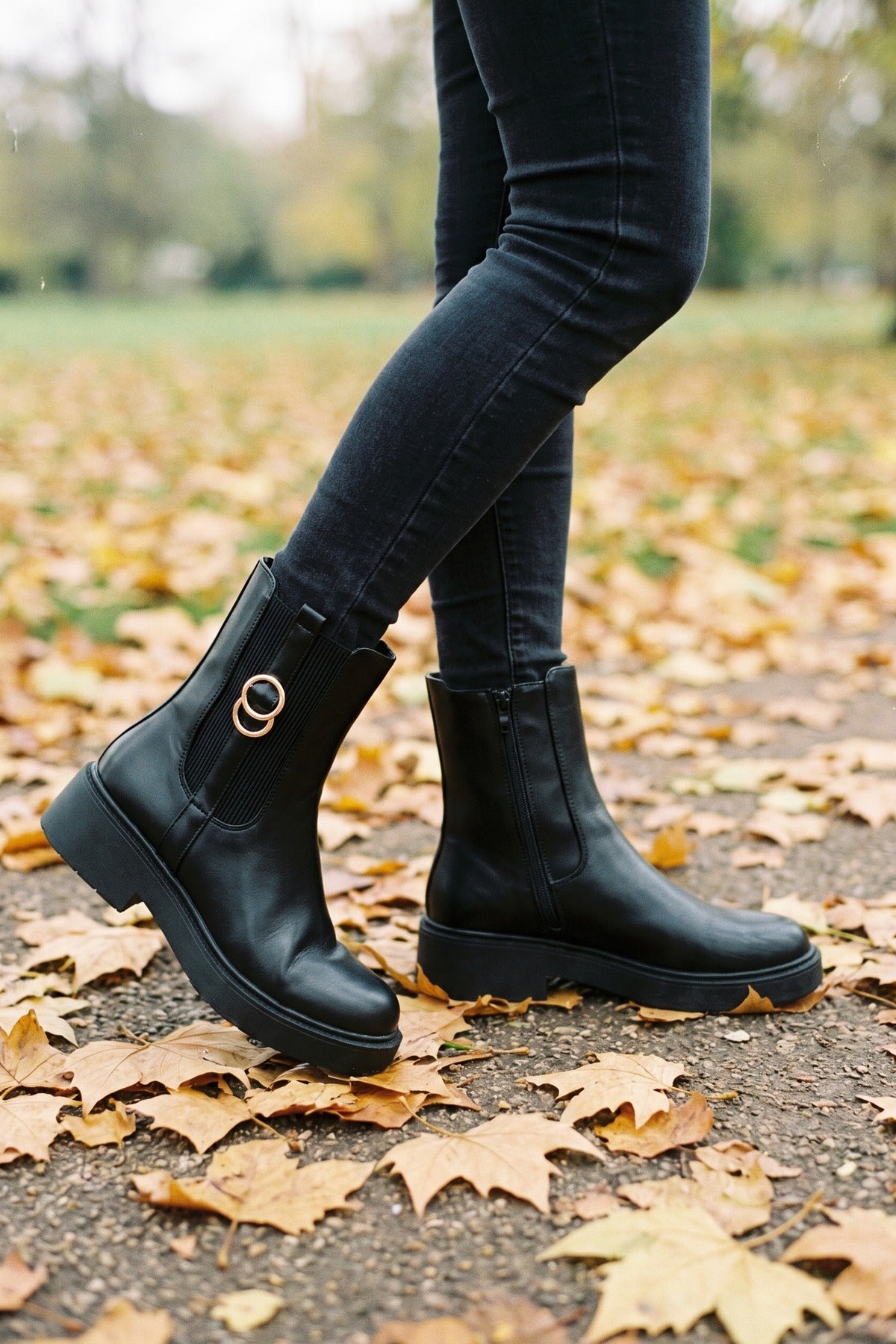 Pilar Gold Ring Chunky Chelsea Boots - Black