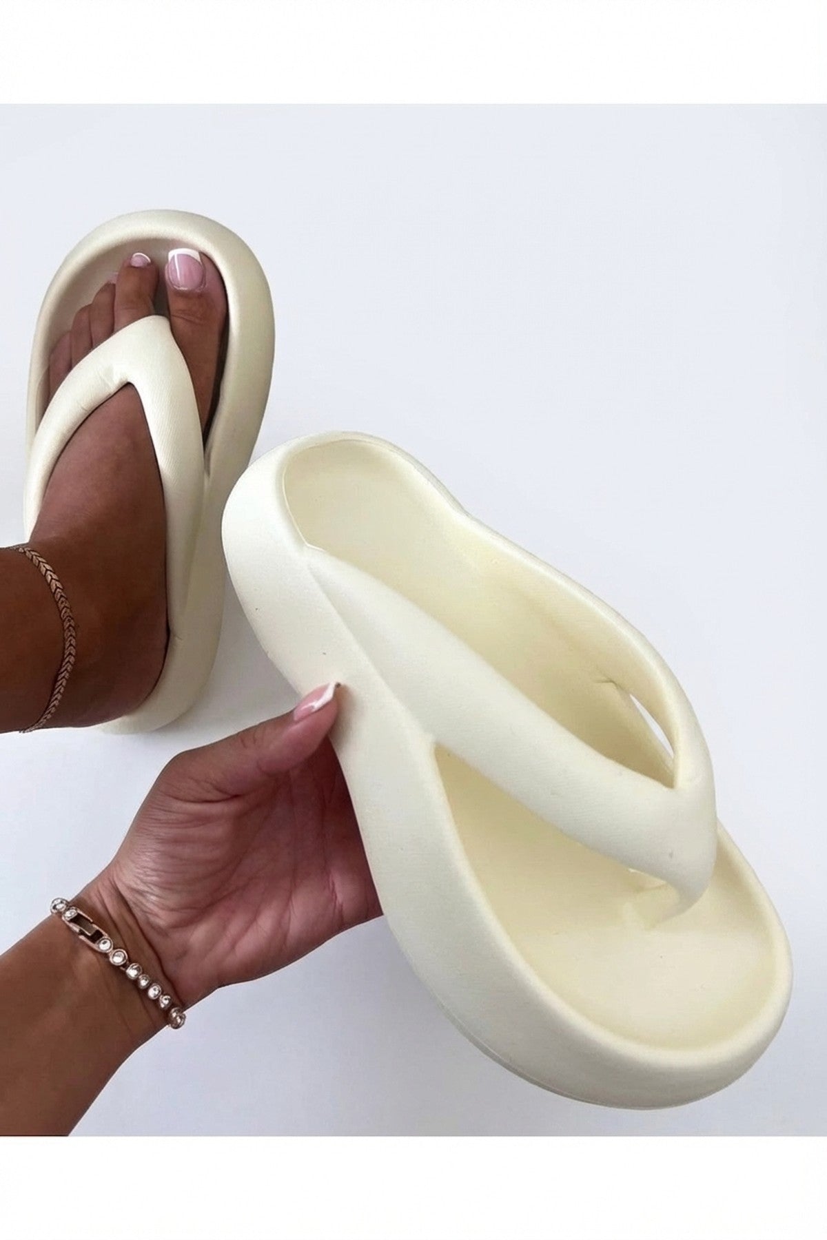 Cora Chunky Platform Flip-flops Sandals - Beige