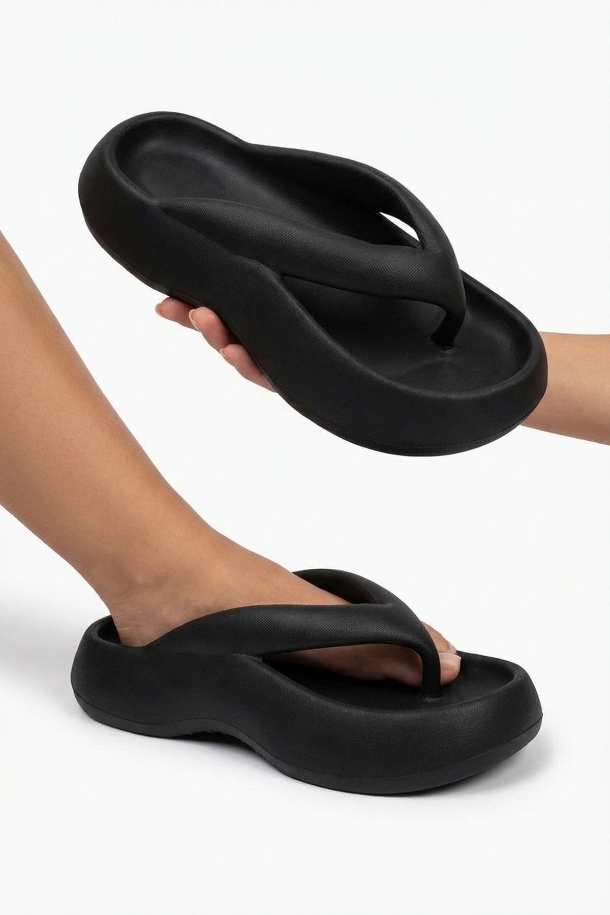 Cora Chunky Platform Flip-flops Sandals - Black