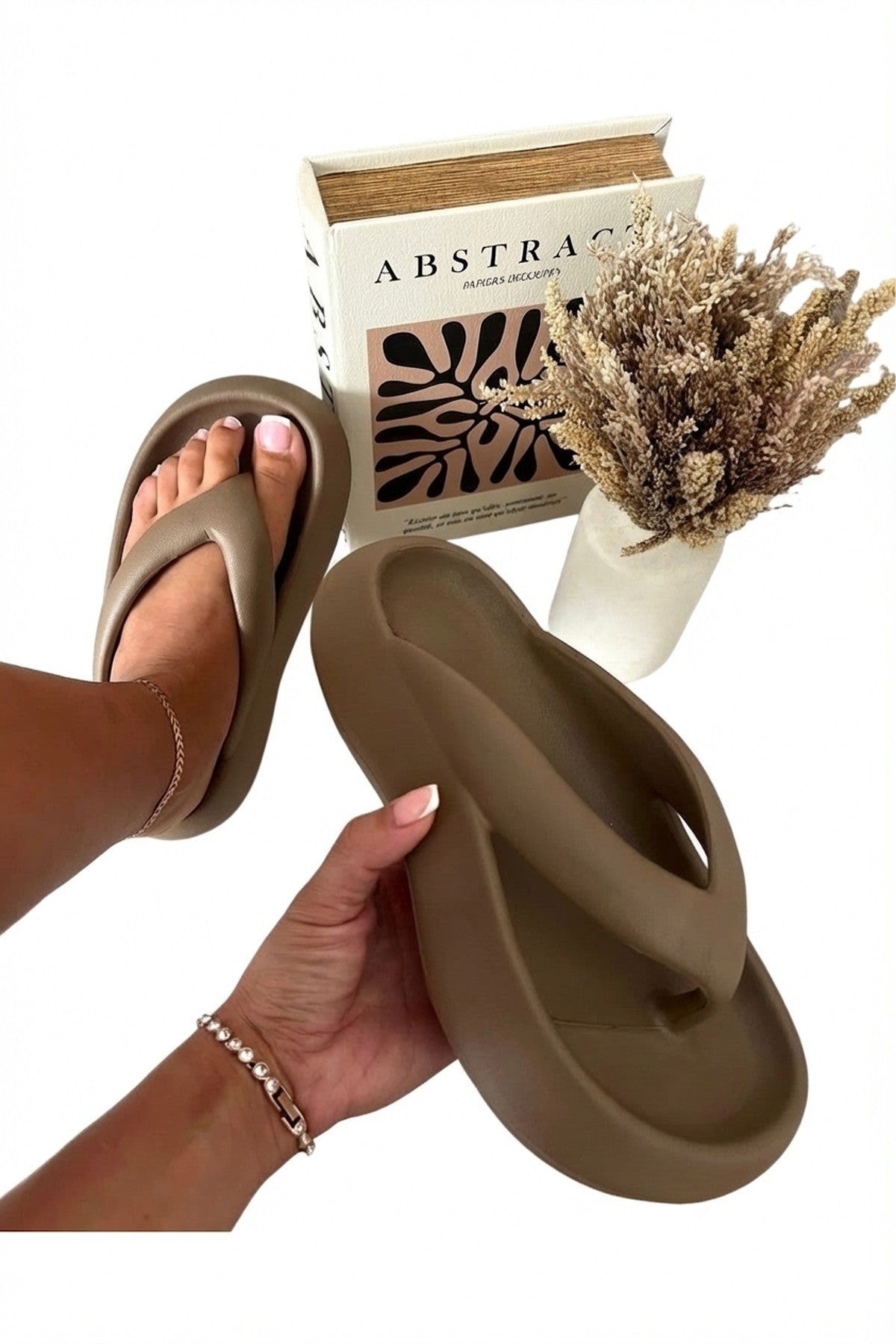 Cora Chunky Platform Flip-flops Sandals - Brown