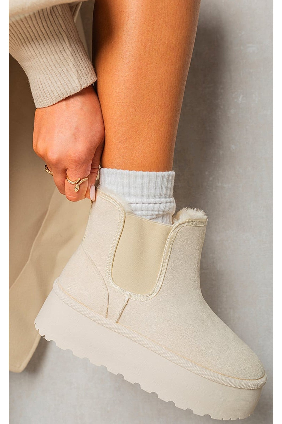 Edith Fluffy Platform Sole Chelsea Faux Fur Lined Ankle Boots - Beige