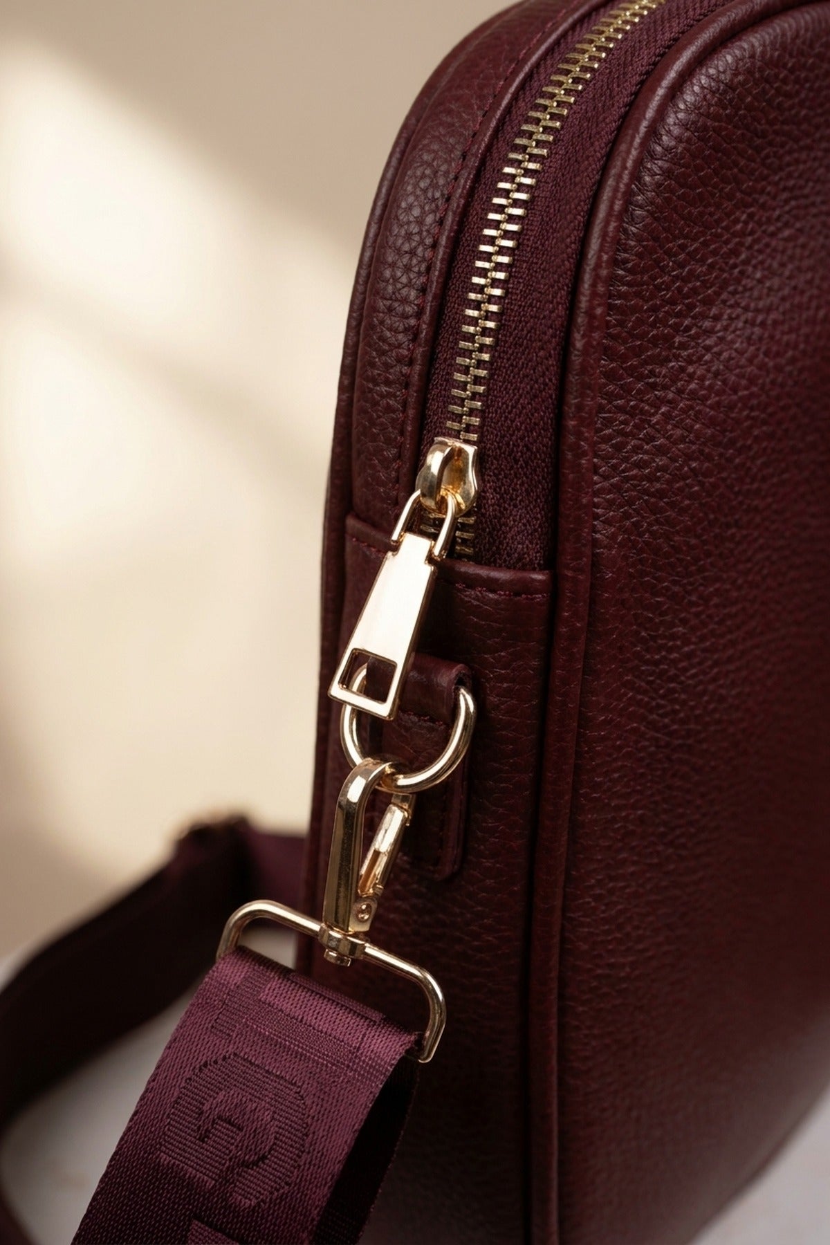 Ginevra Embossed Faux Leather Crossbody Bag - Wine