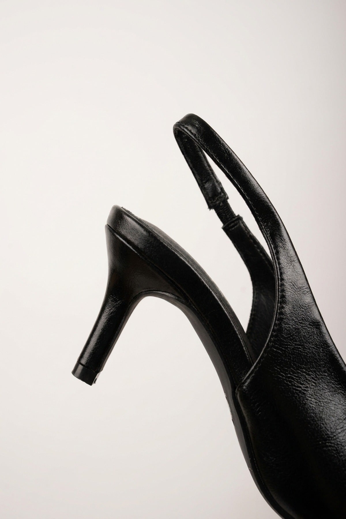 Cordelia Pointed Toe Slingback Kitten Heels - Black