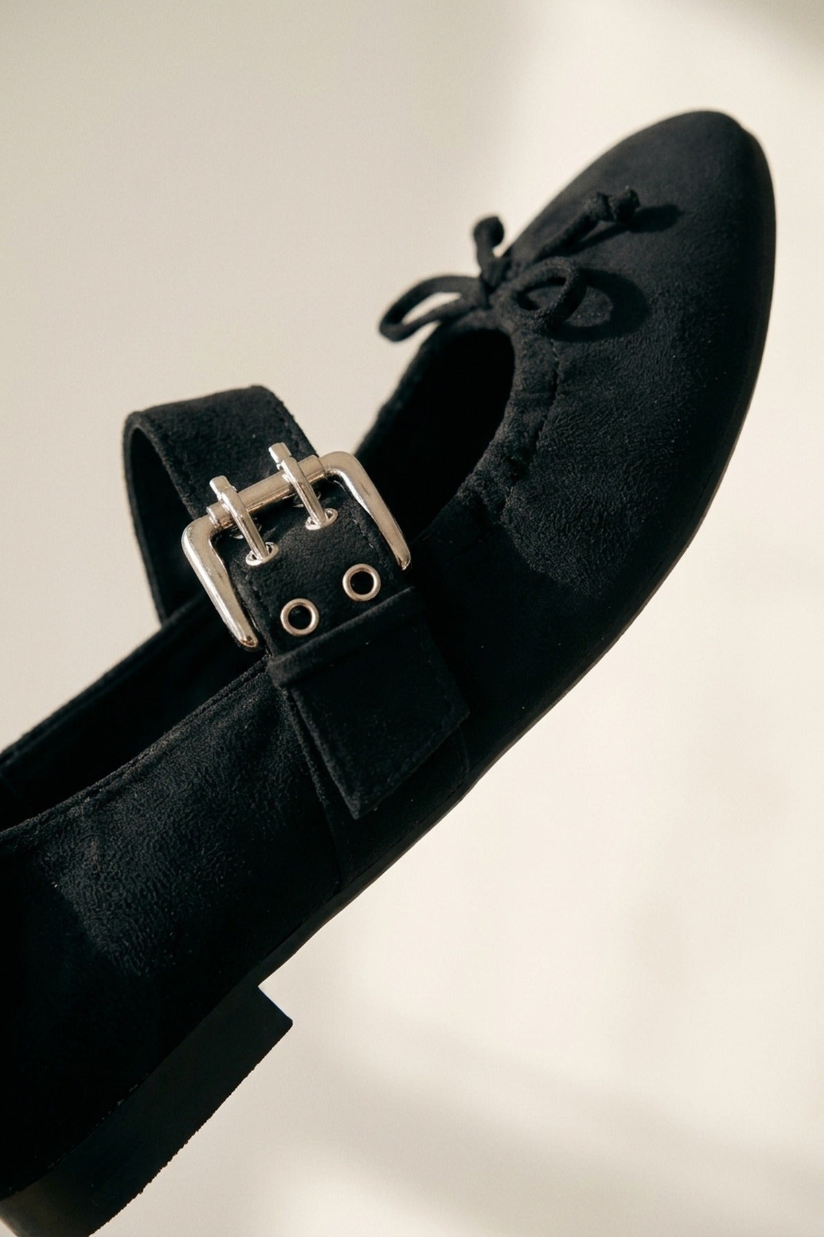 Pearl Ruched Buckle Strap Ballet Flats - Black