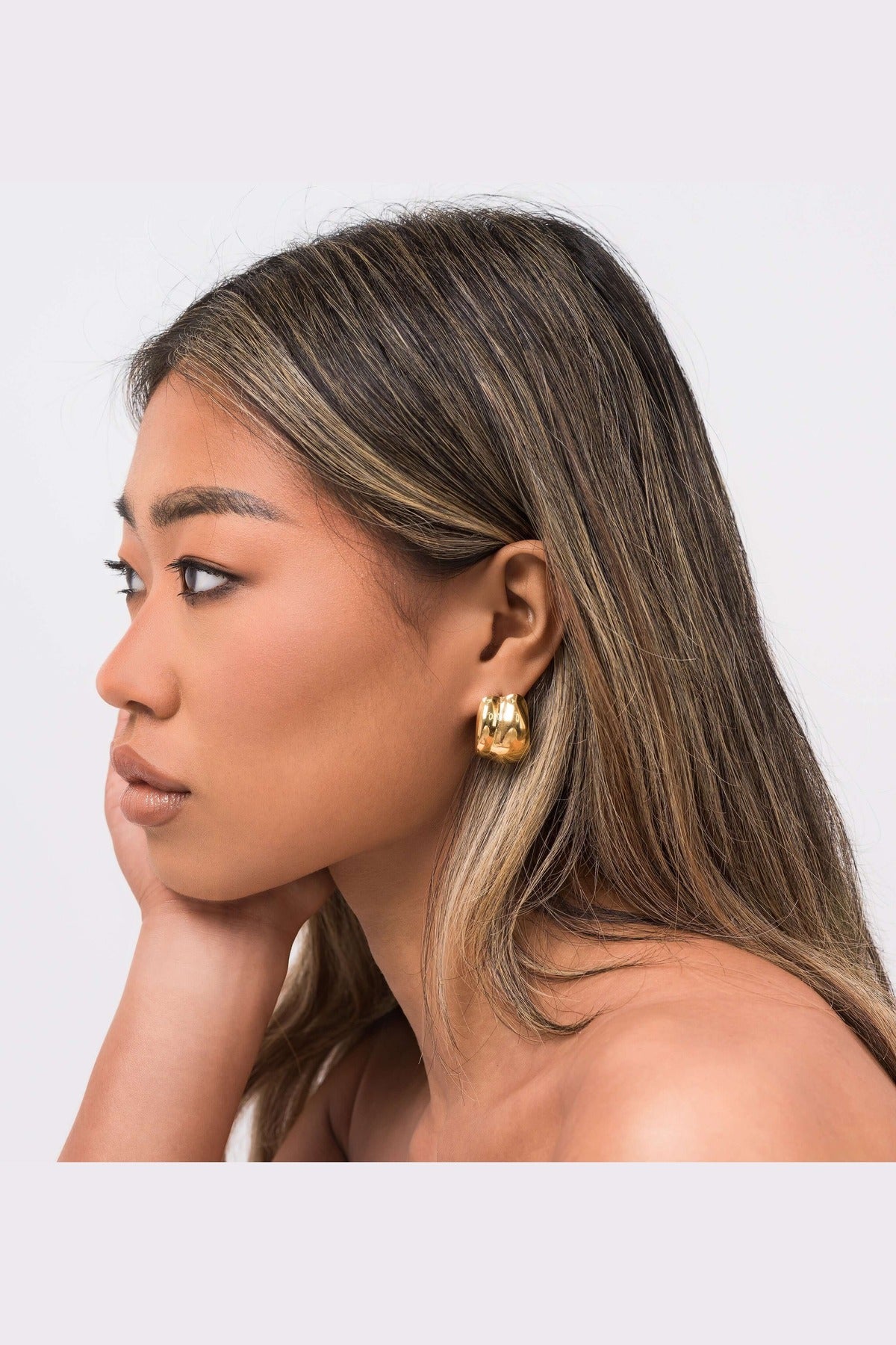 Lyra Sculpted Mini Hoops - Gold