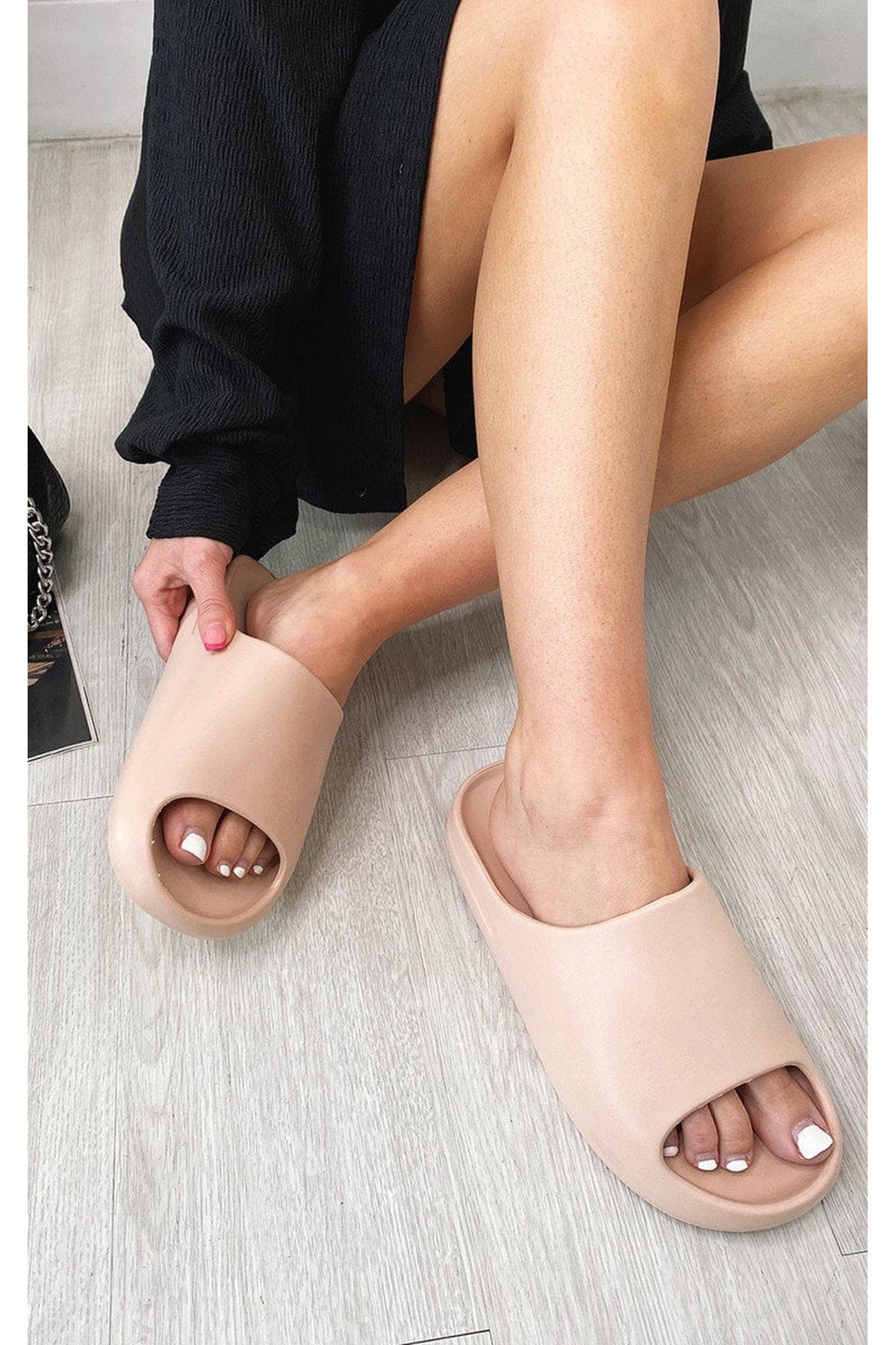 Lou Slip On Sandals - Nude