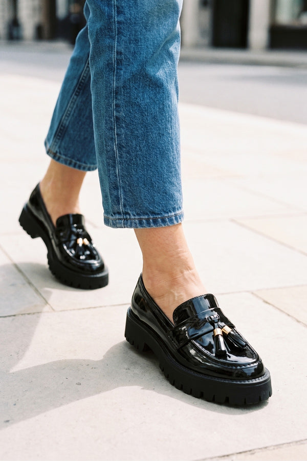 Mia Womens Chunky Patent Tassel Loafers - BLACK