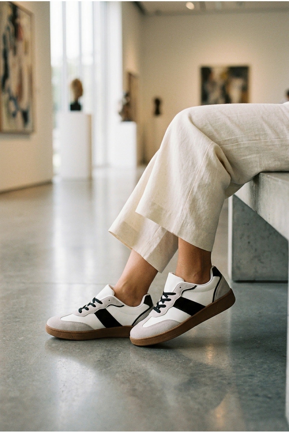 Saoirse Retro Style Trainers - WHITE