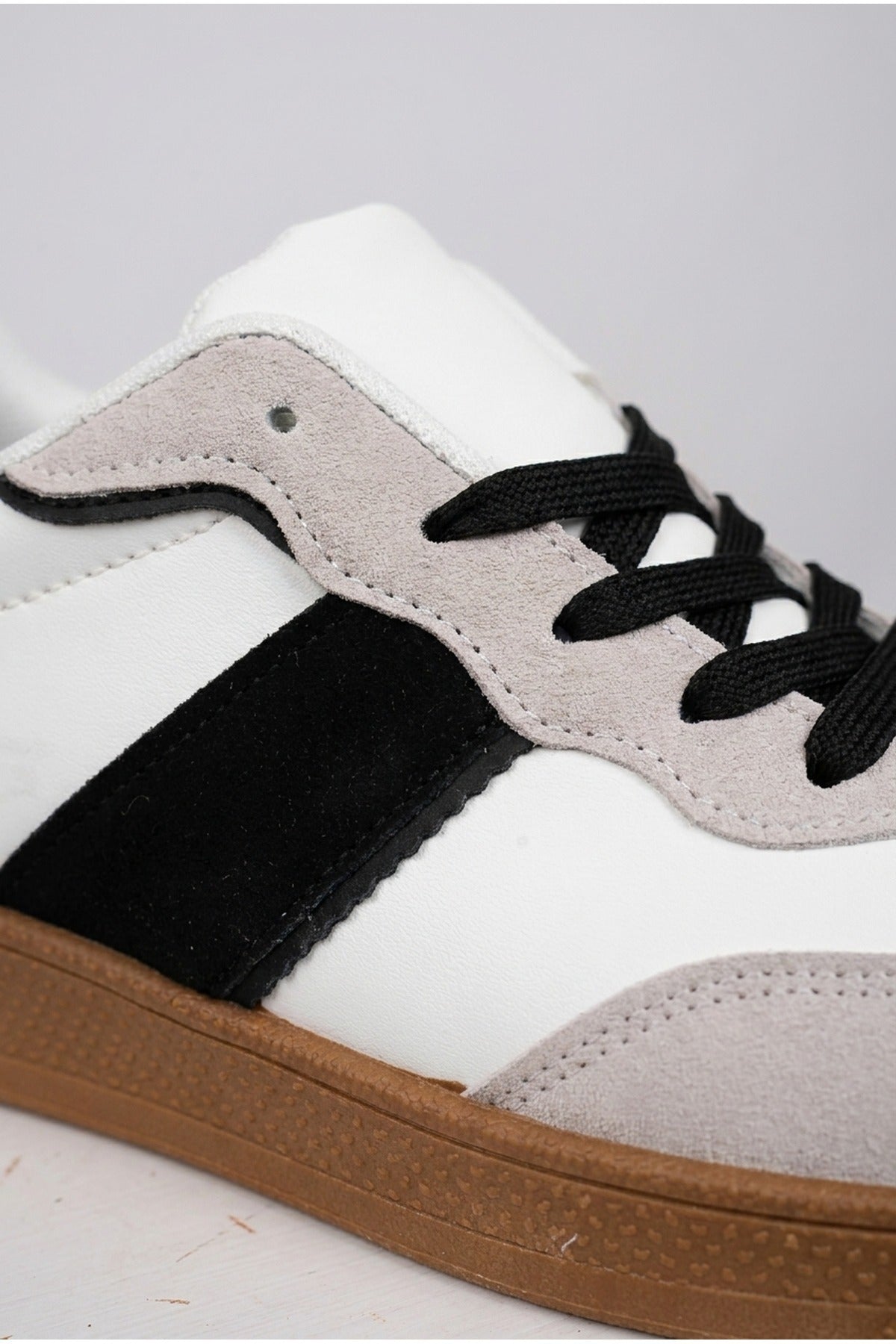Saoirse Retro Style Trainers - WHITE