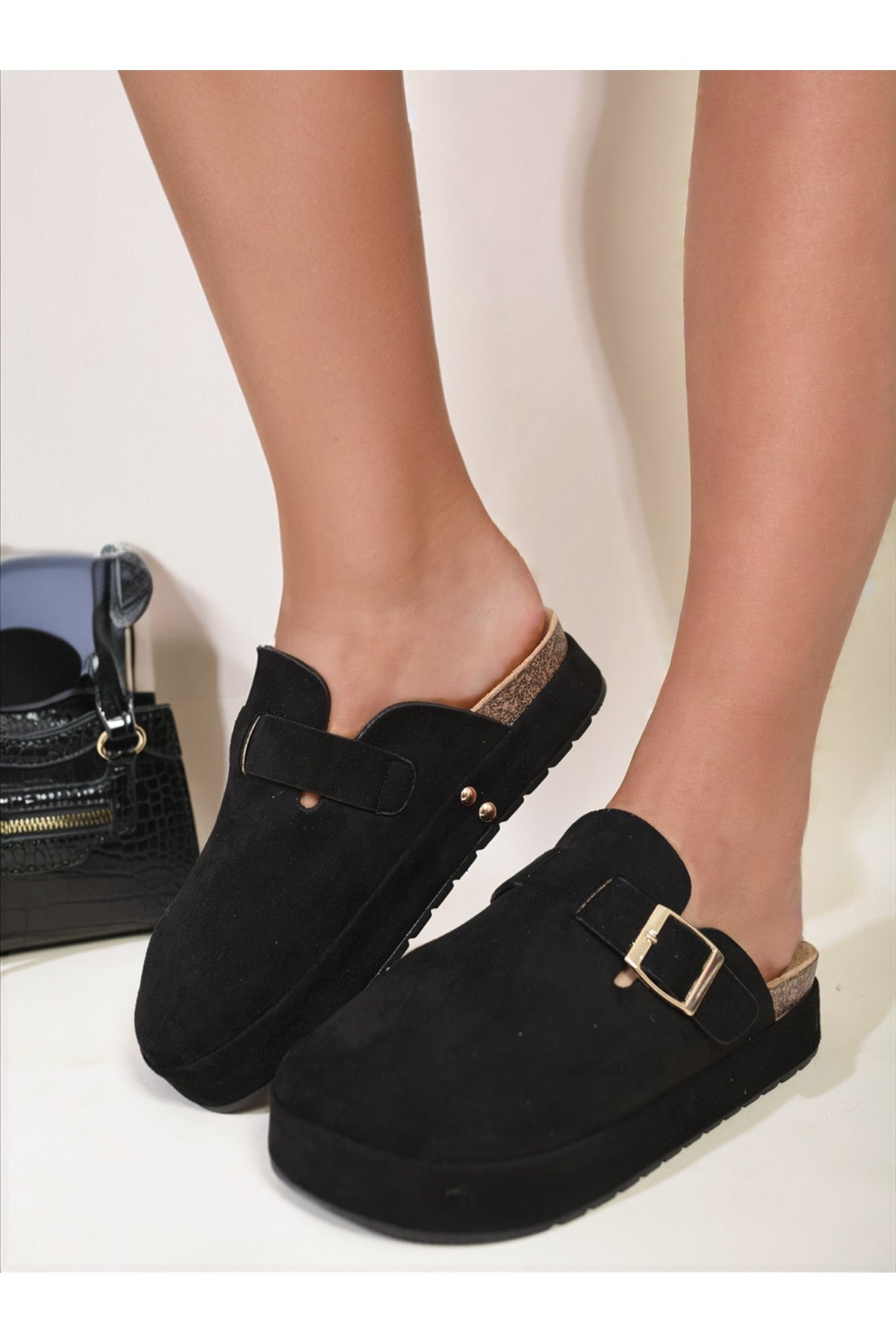 Paulina Chunky Closed Toe Buckle Sandals - Black
