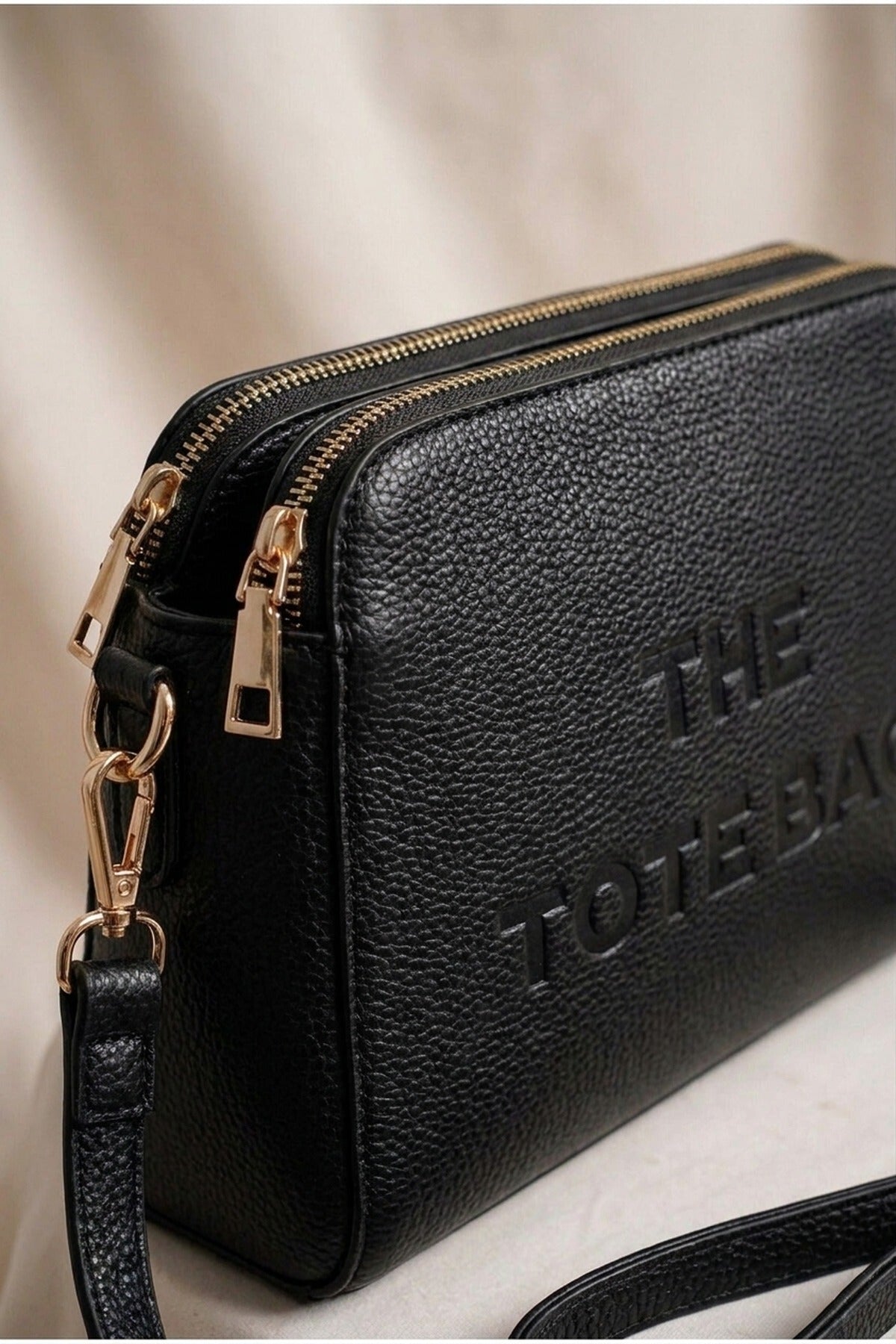 Saoirse Pebbled Faux Leather Camera Bag - Black