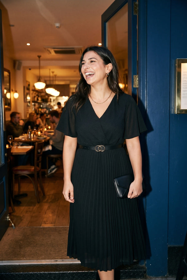 Elidi Short Sleeve Pleated Midi Dress With Waist Belt - Black