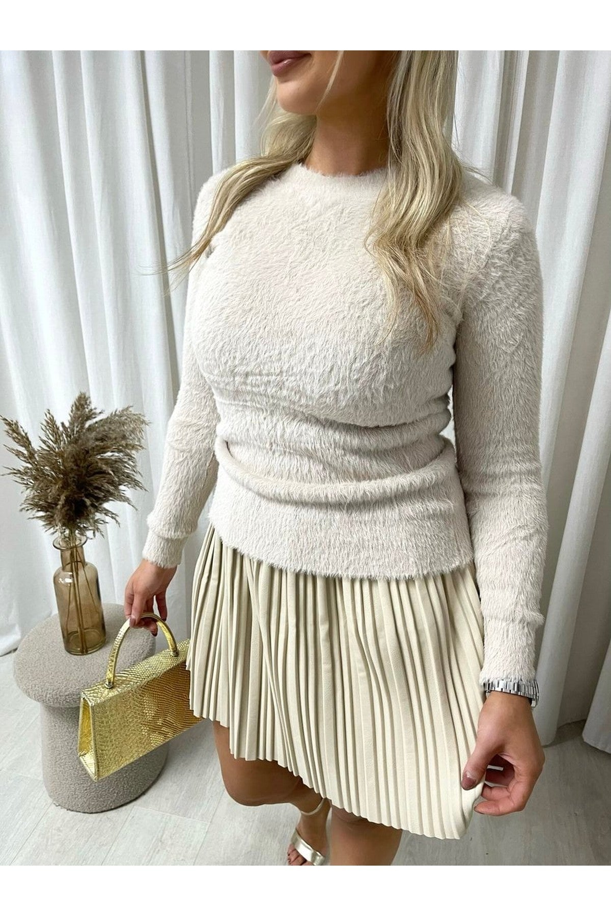 Stella Fitted Long Sleeve Fluffy Knitted Top - Beige