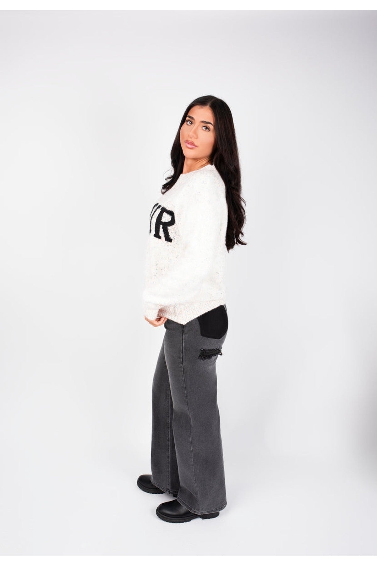 Zenya Fluffy Knit Oversized Jumper With Amour Slogan Detail - Light Grey