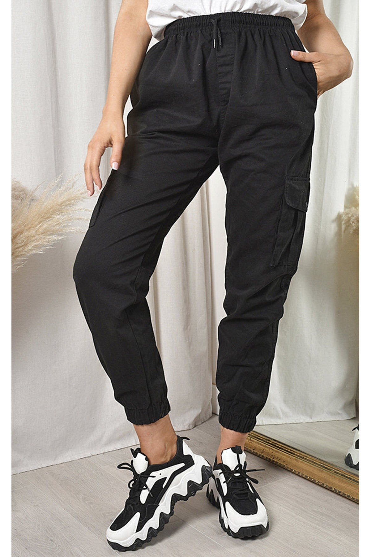 Xanthe Pocket Cargo Trousers - Black