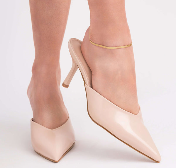 Woman wearing beige pointed heels with Layla Gold Herringbone Anklet for a stylish summer look.
