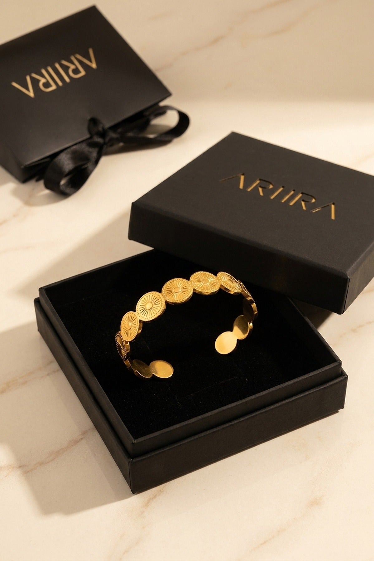 gold Jandu Round Geo Bracelet