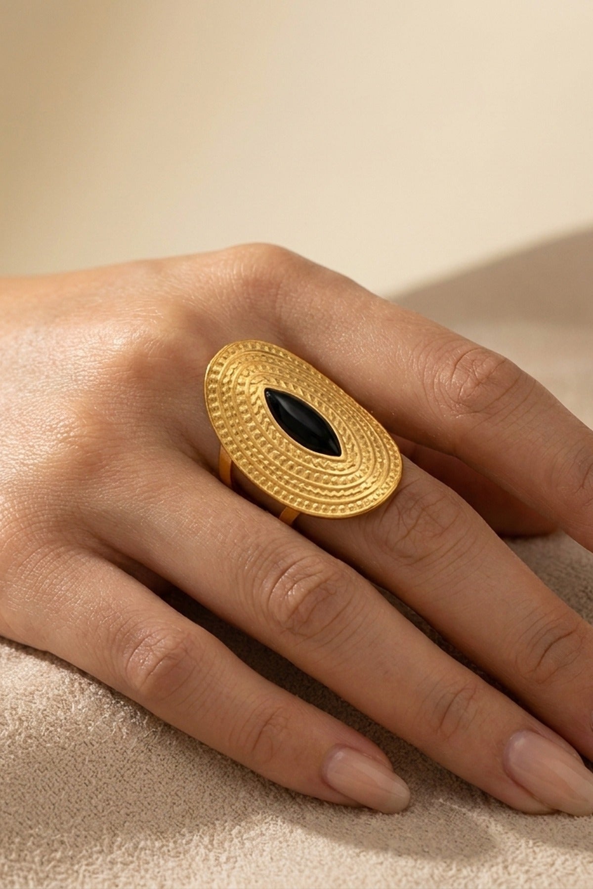 Emaar Oval Open Ring - Black