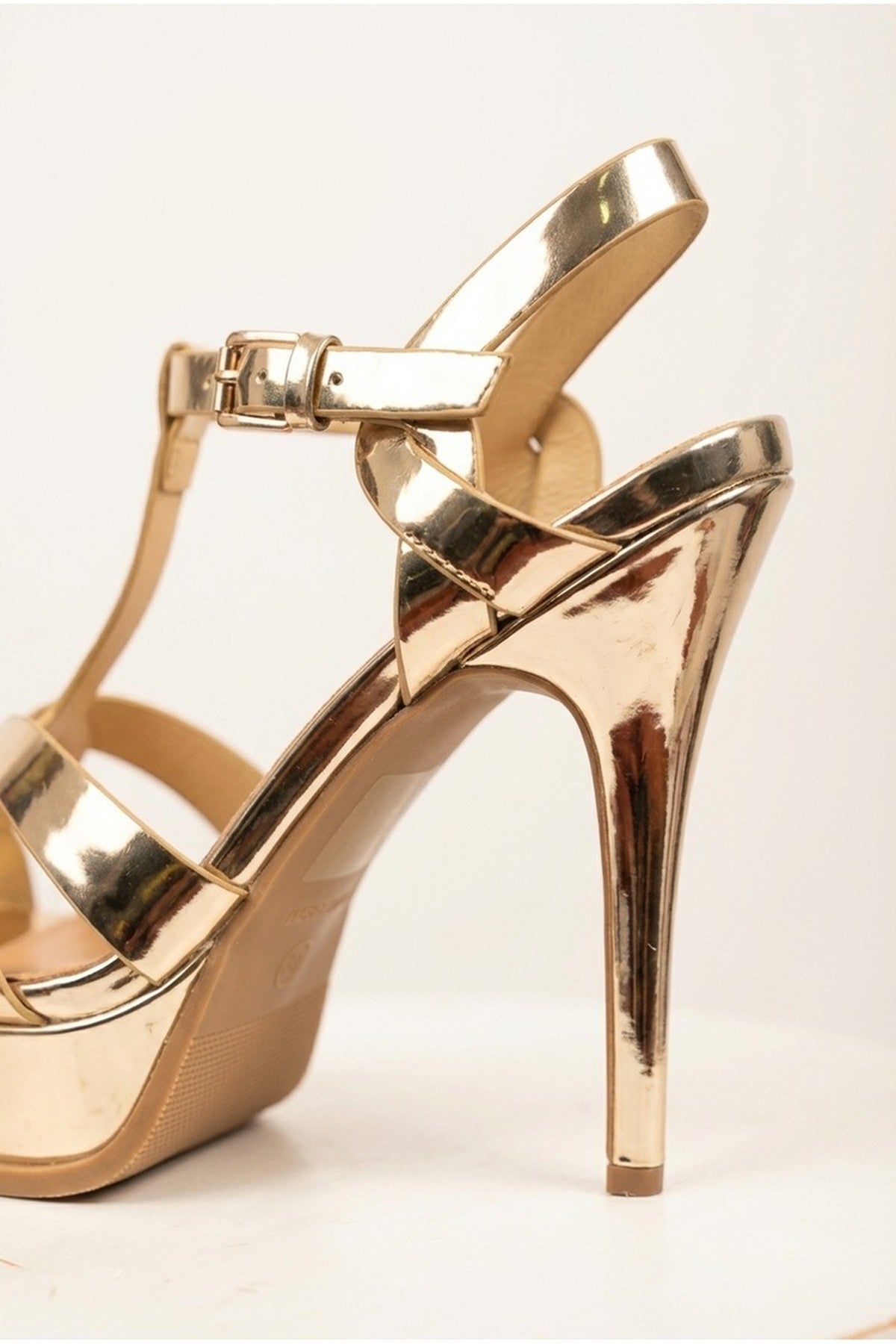 Aria Womens Metallic T-Bar Platform Heels - GOLD