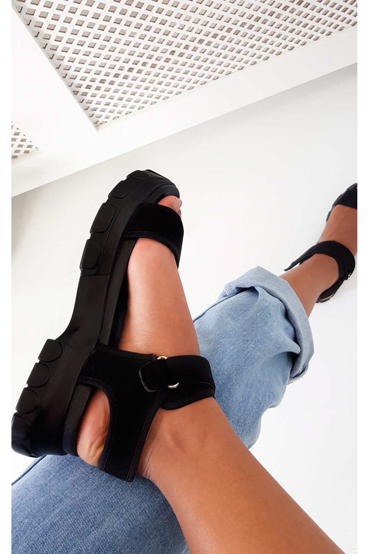 Ayla Strap Chunky Sandals - BLACK