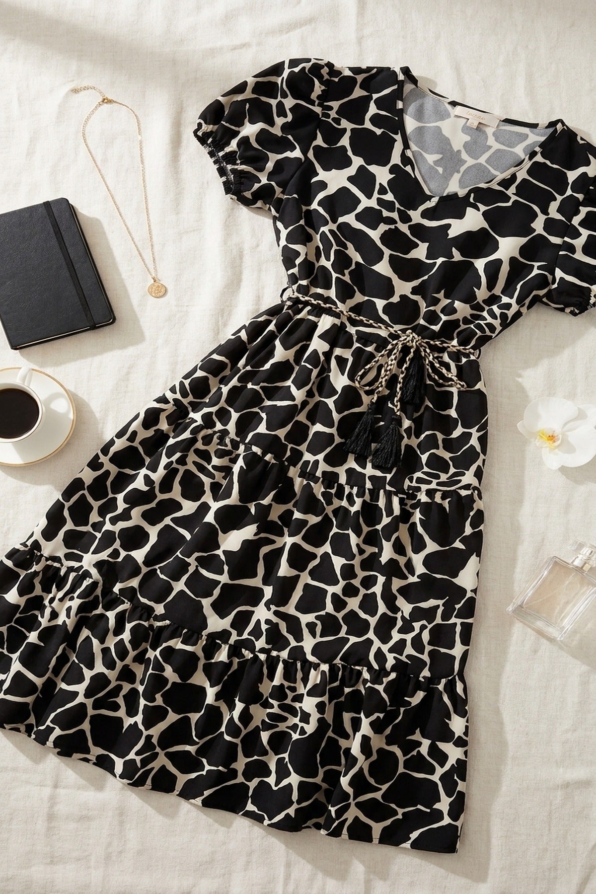 Noira Printed Short Sleeve Tiered Midi Dress With Waist Tie - Blackwhite