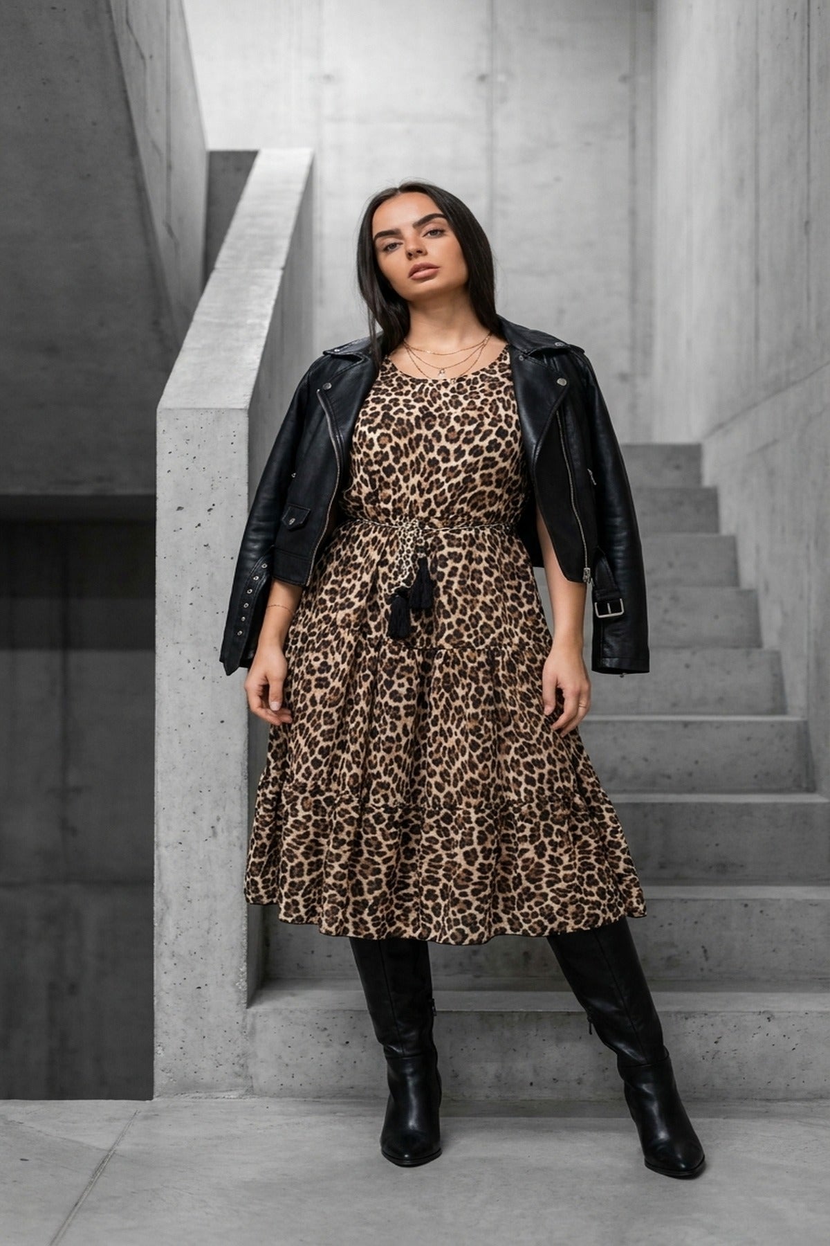 Noira Printed Short Sleeve Tiered Midi Dress With Waist Tie - Brown