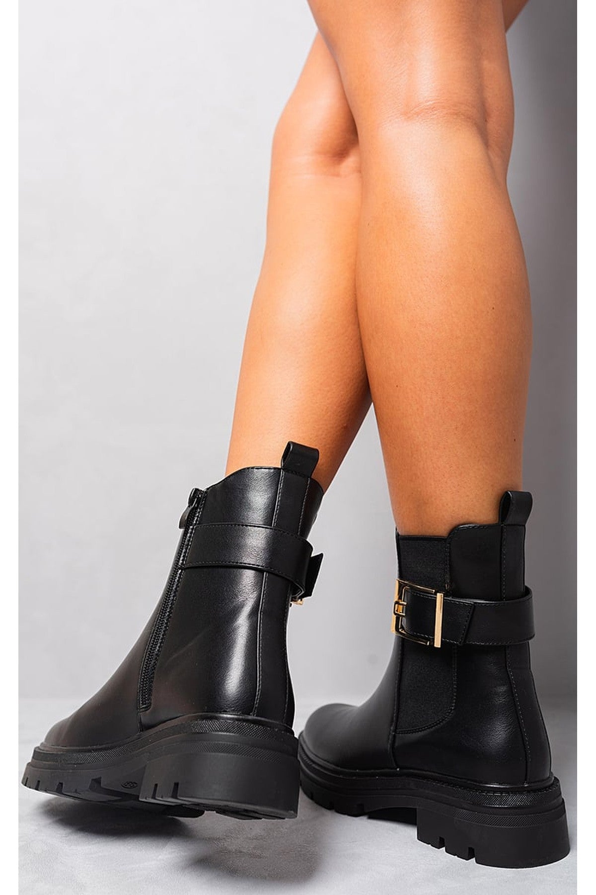 Alexa Chelsea Ankle Boots With Inner Zipper And Elastic Insert - Black