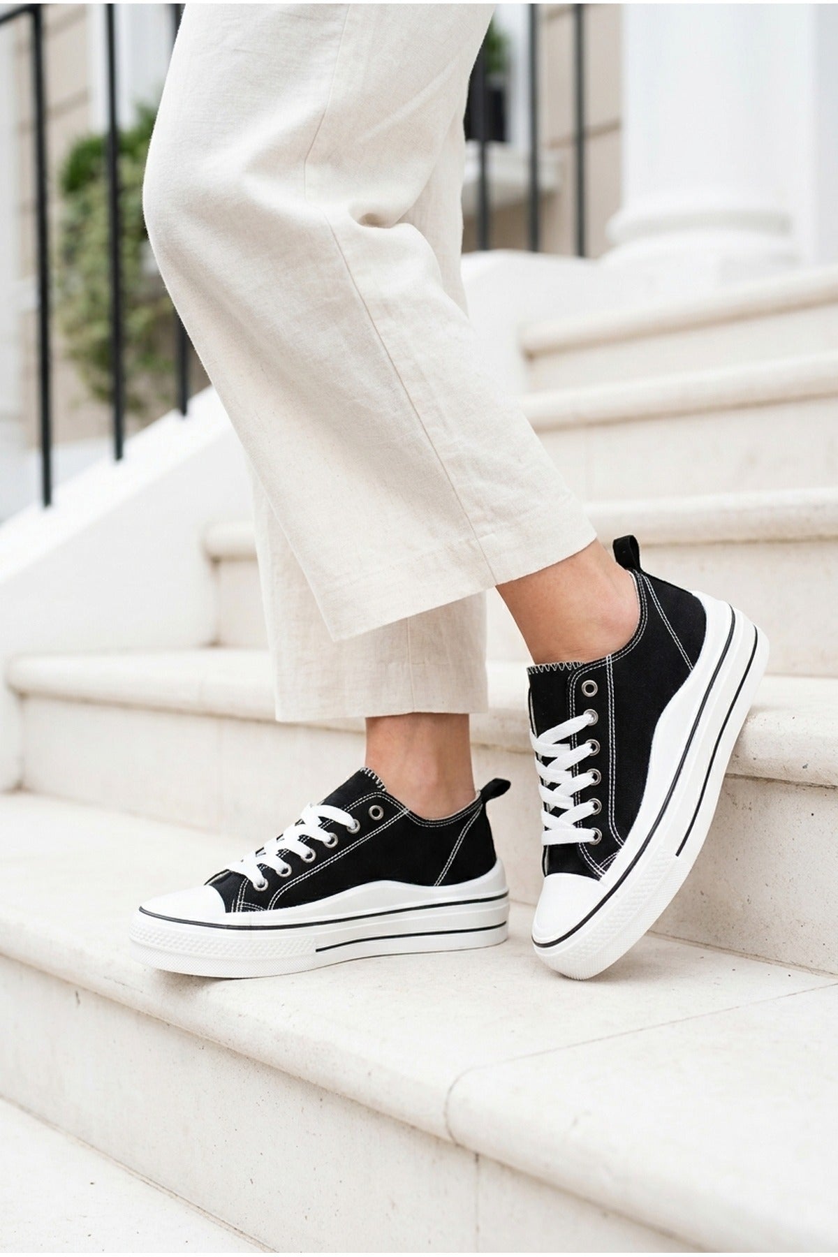 Saoirse Low Top Canvas Trainers - Black
