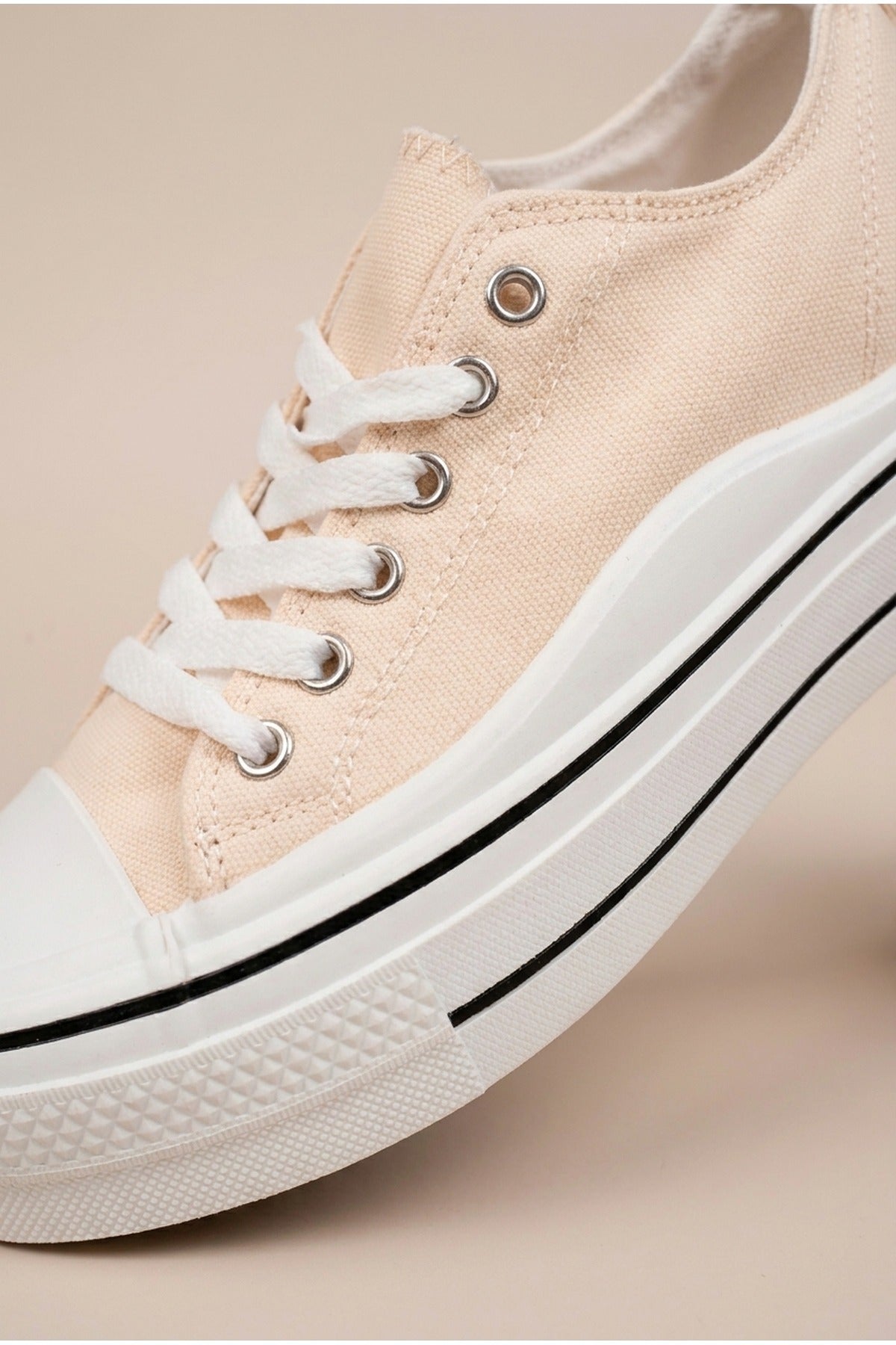 Saoirse Low Top Canvas Trainers - Beige