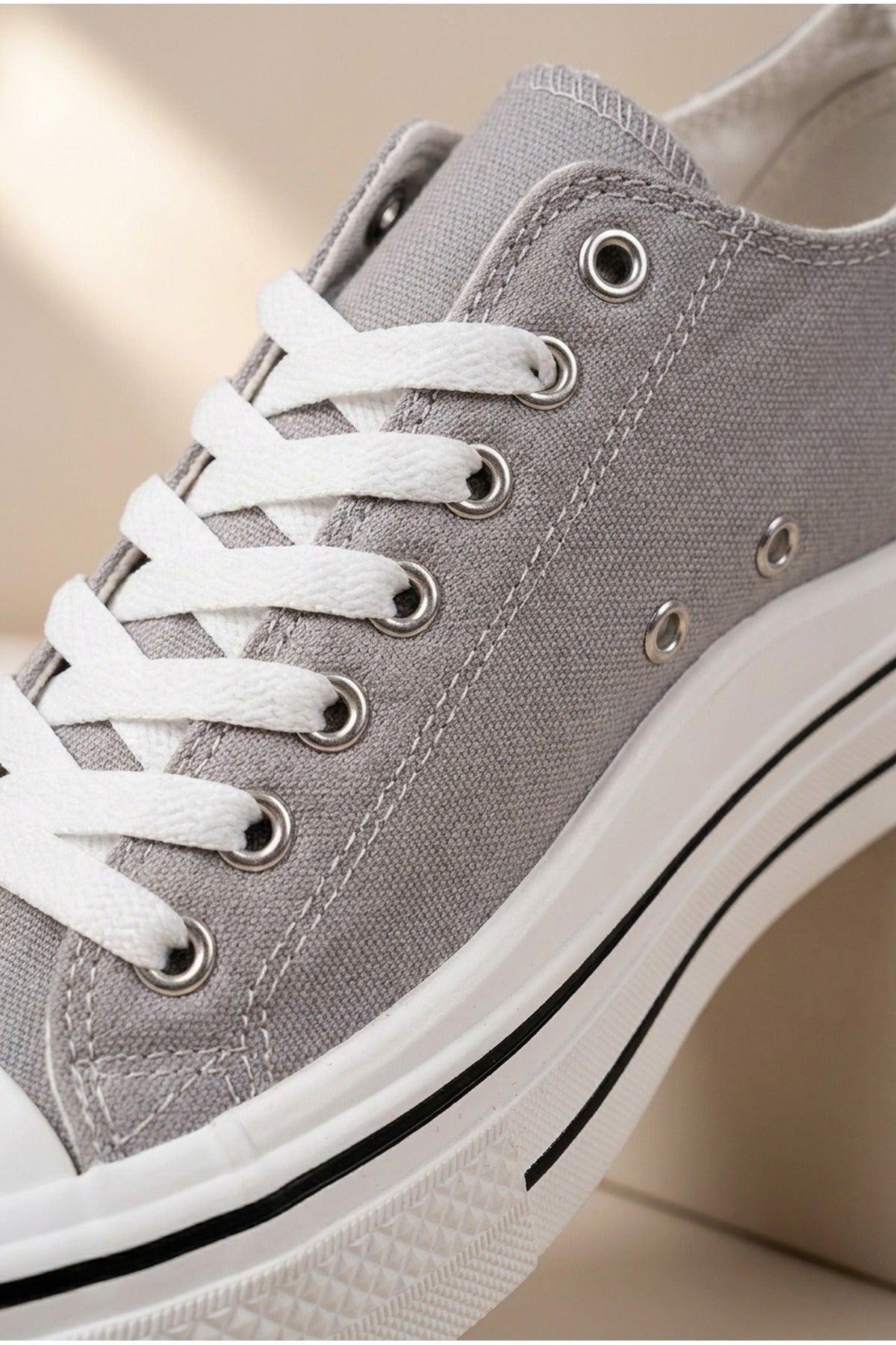 Saoirse Low Top Canvas Trainers - Grey
