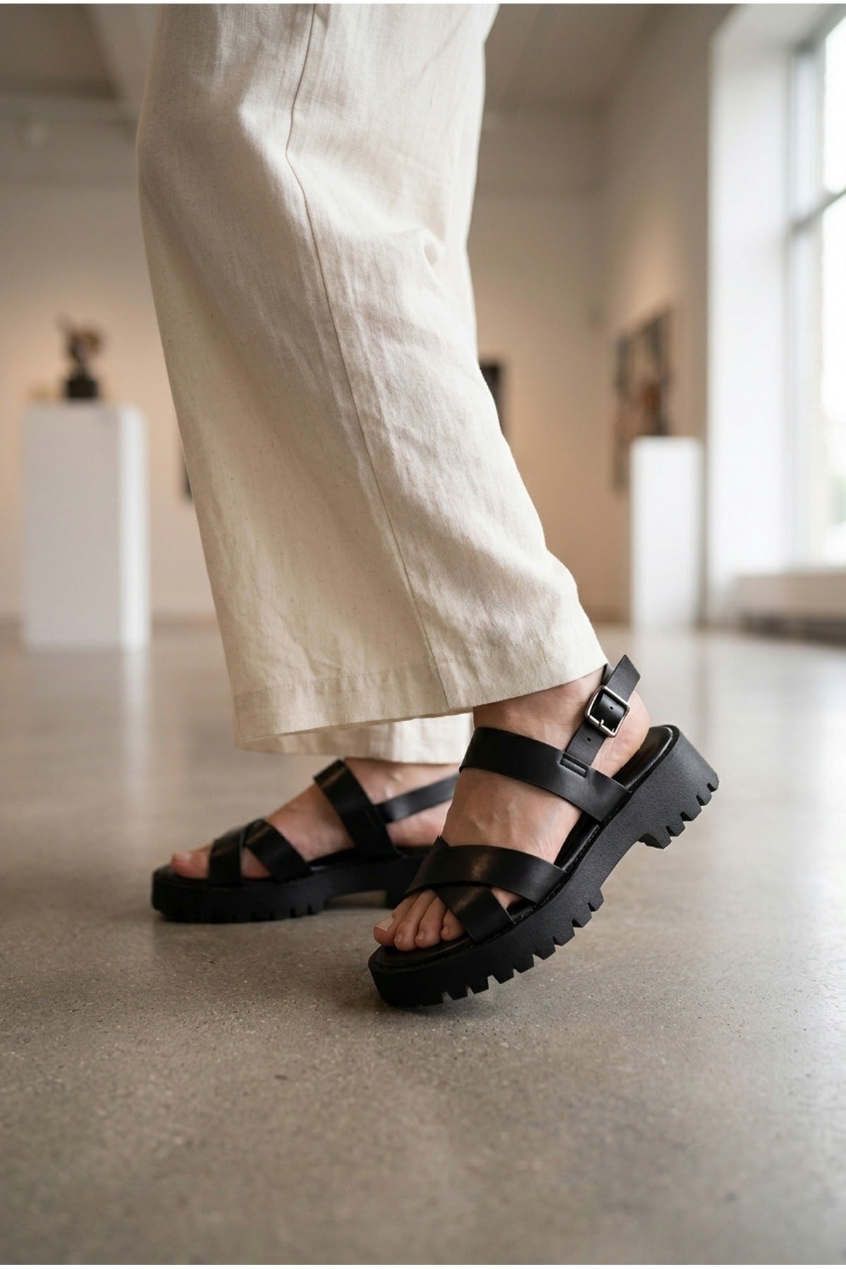 Edie Chunky Sole Crossover Strap Sandals - Black