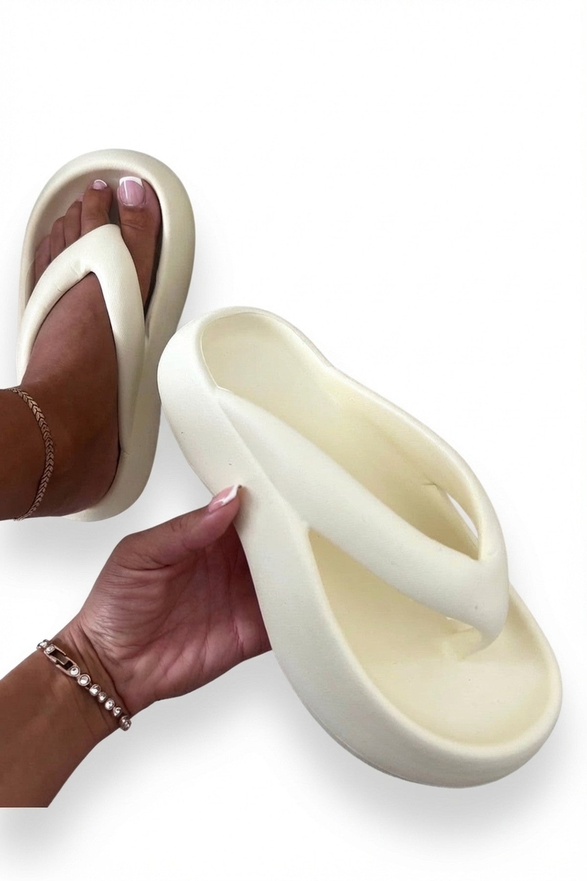 Cora Chunky Platform Flip-flops Sandals - Beige