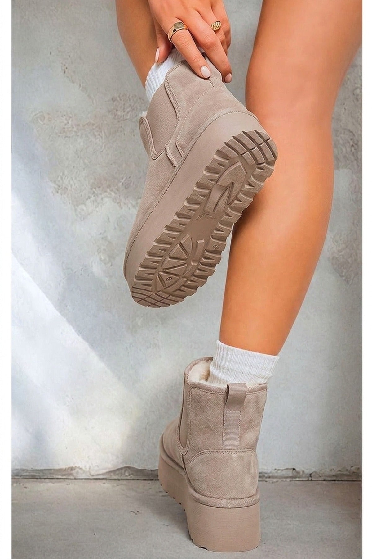 Edith Fluffy Platform Sole Chelsea Faux Fur Lined Ankle Boots - Mocha