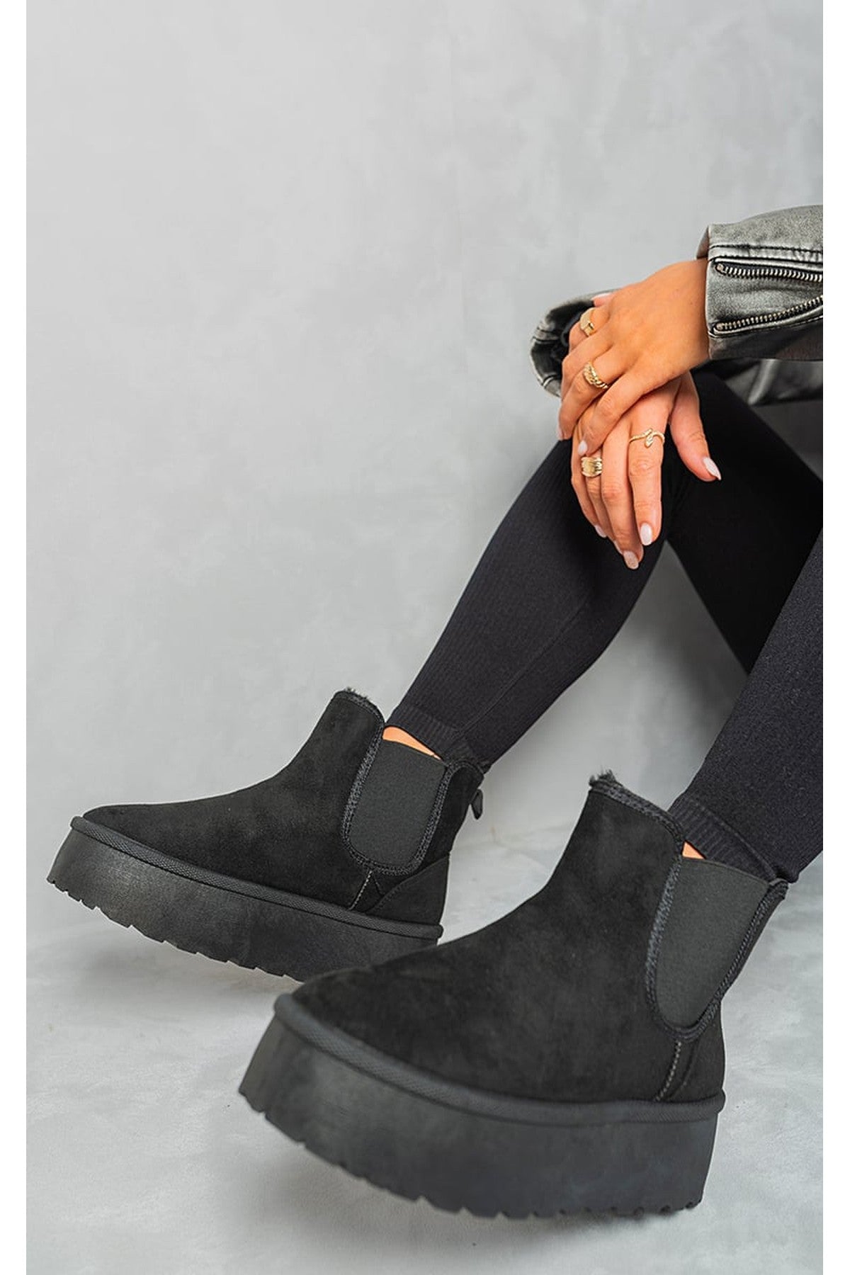 Edith Fluffy Platform Sole Chelsea Faux Fur Lined Ankle Boots - Black