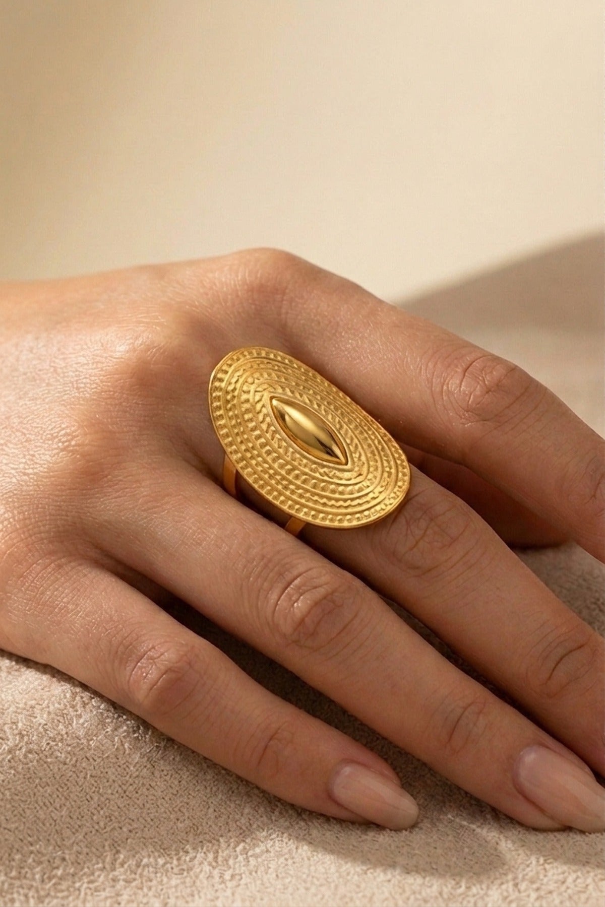Emaar Oval Open Ring - Gold