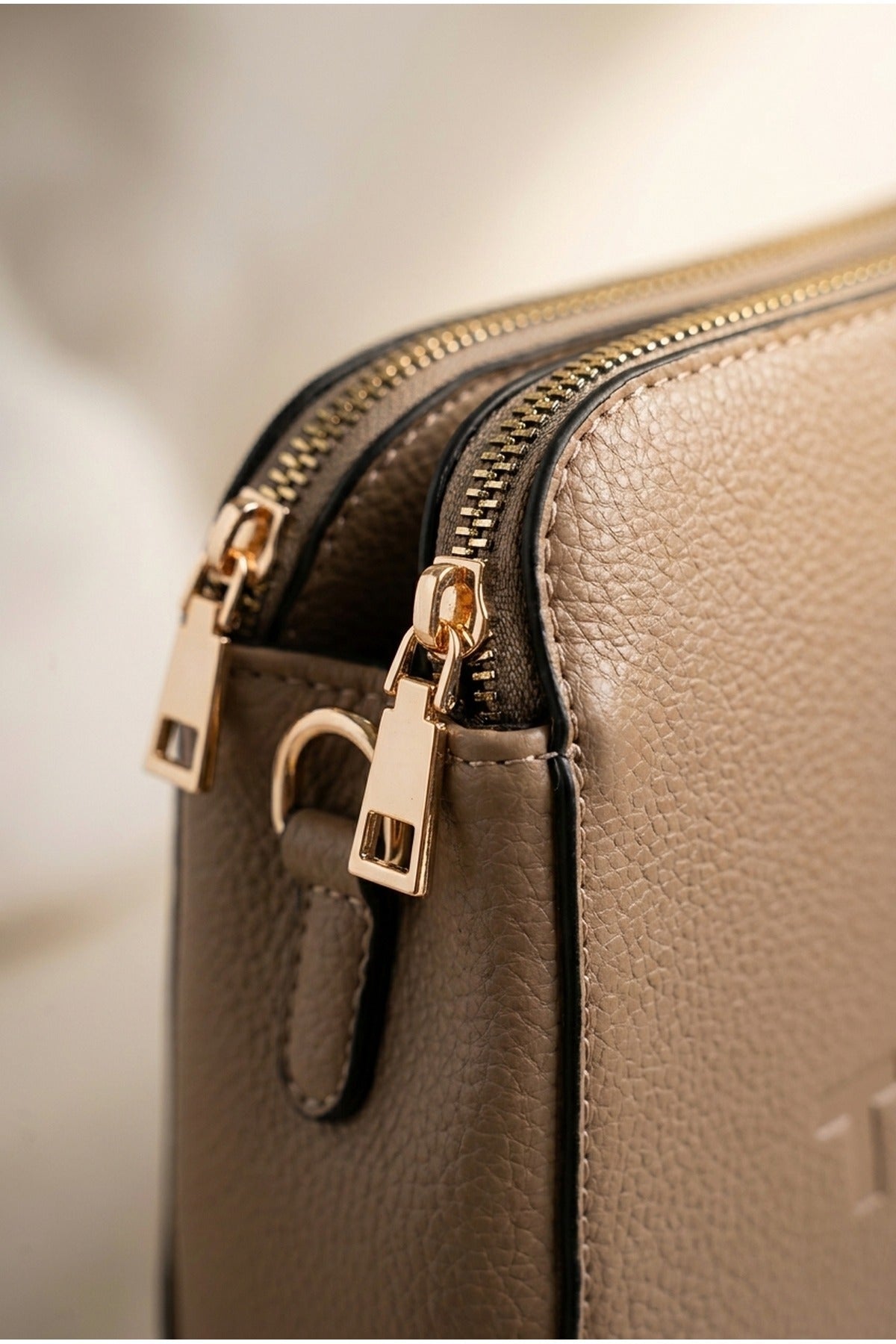 Saoirse Pebbled Faux Leather Camera Bag - Khaki