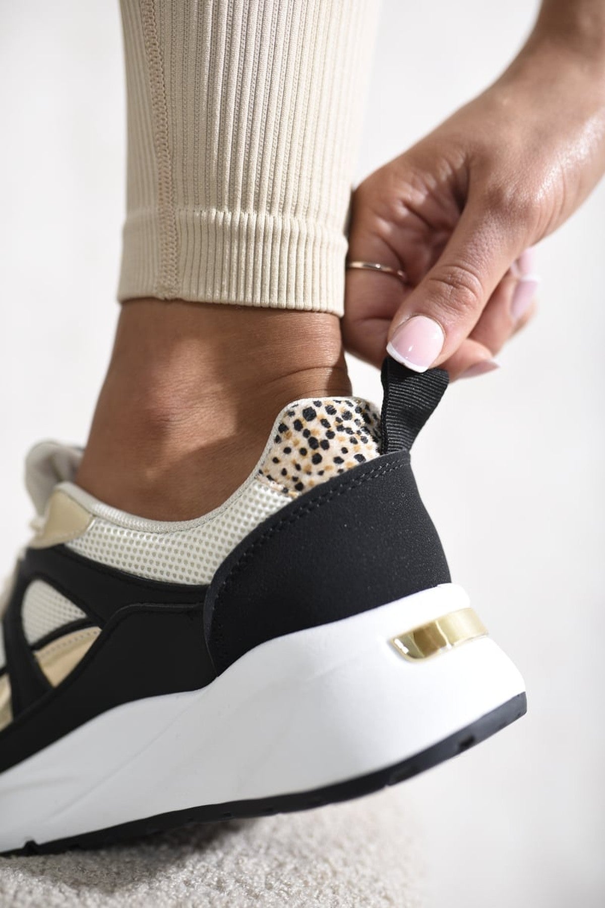 Janessa Low-top Lace-up Trainers - Black