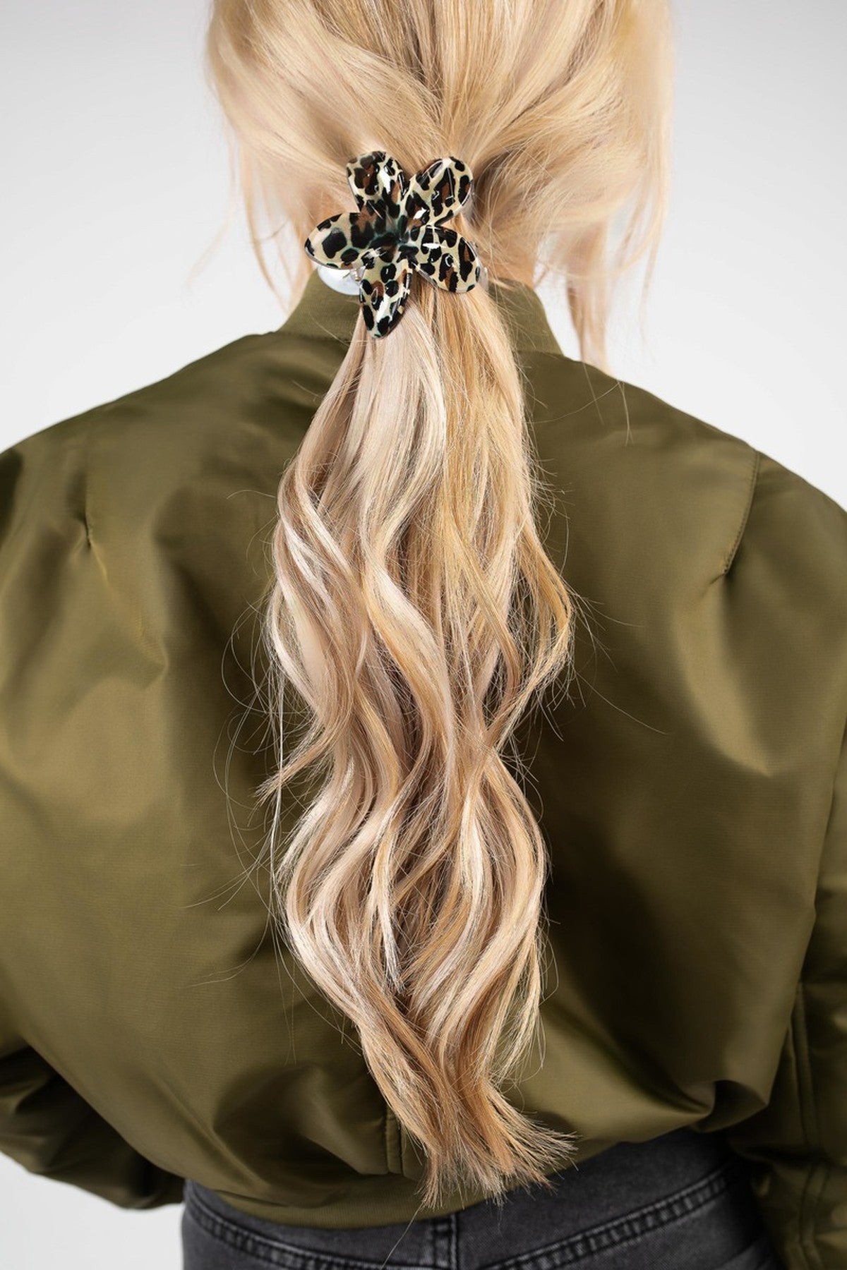 Jenaya Flower Shaped Printed Hair Claw Clip - Grey