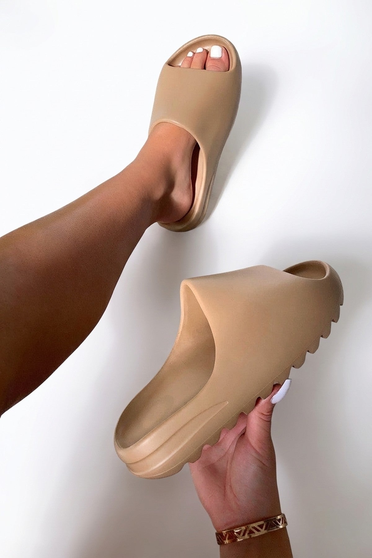 Lou Slip On Sandals - Mocha