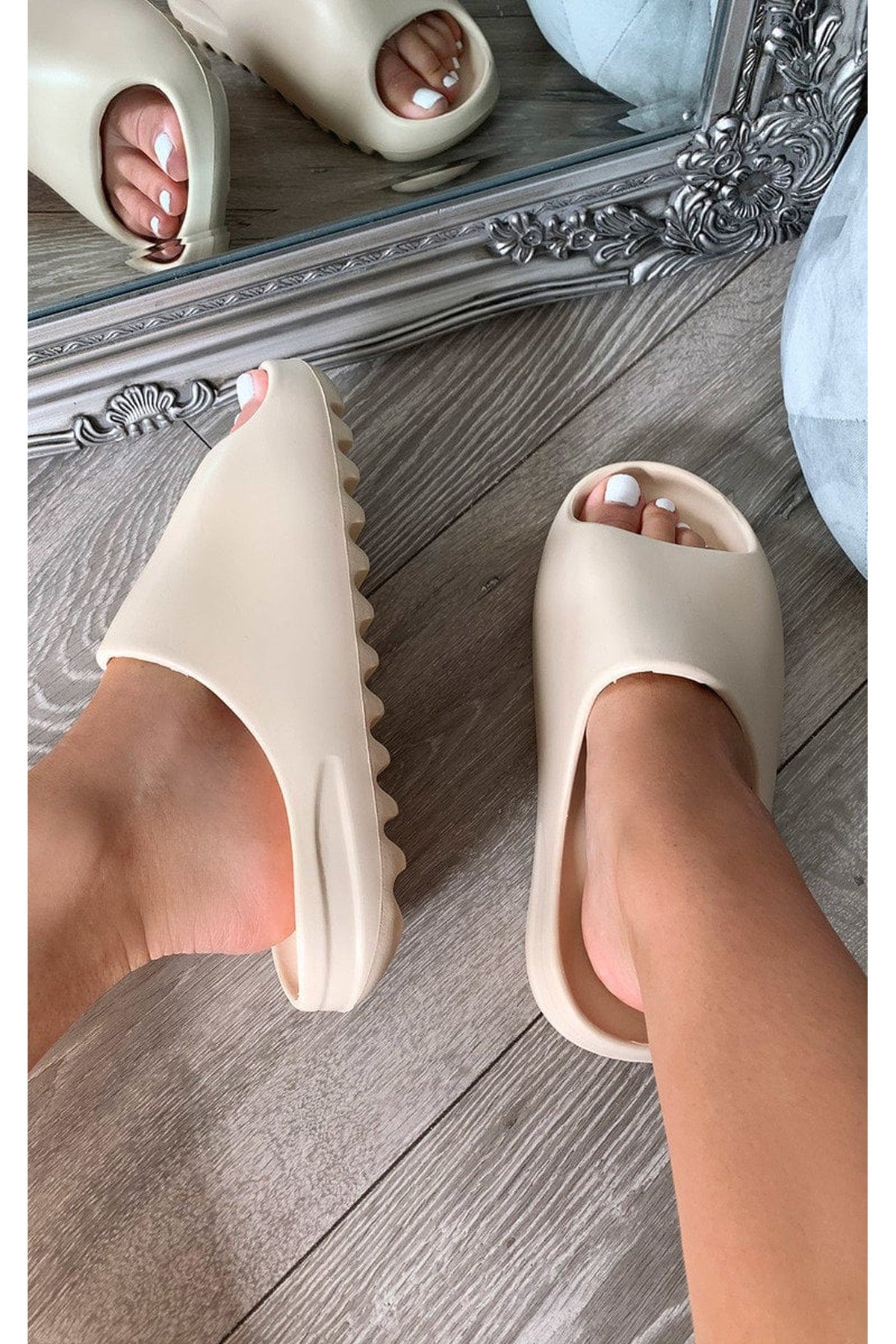 Lou Slip On Sandals - Beige