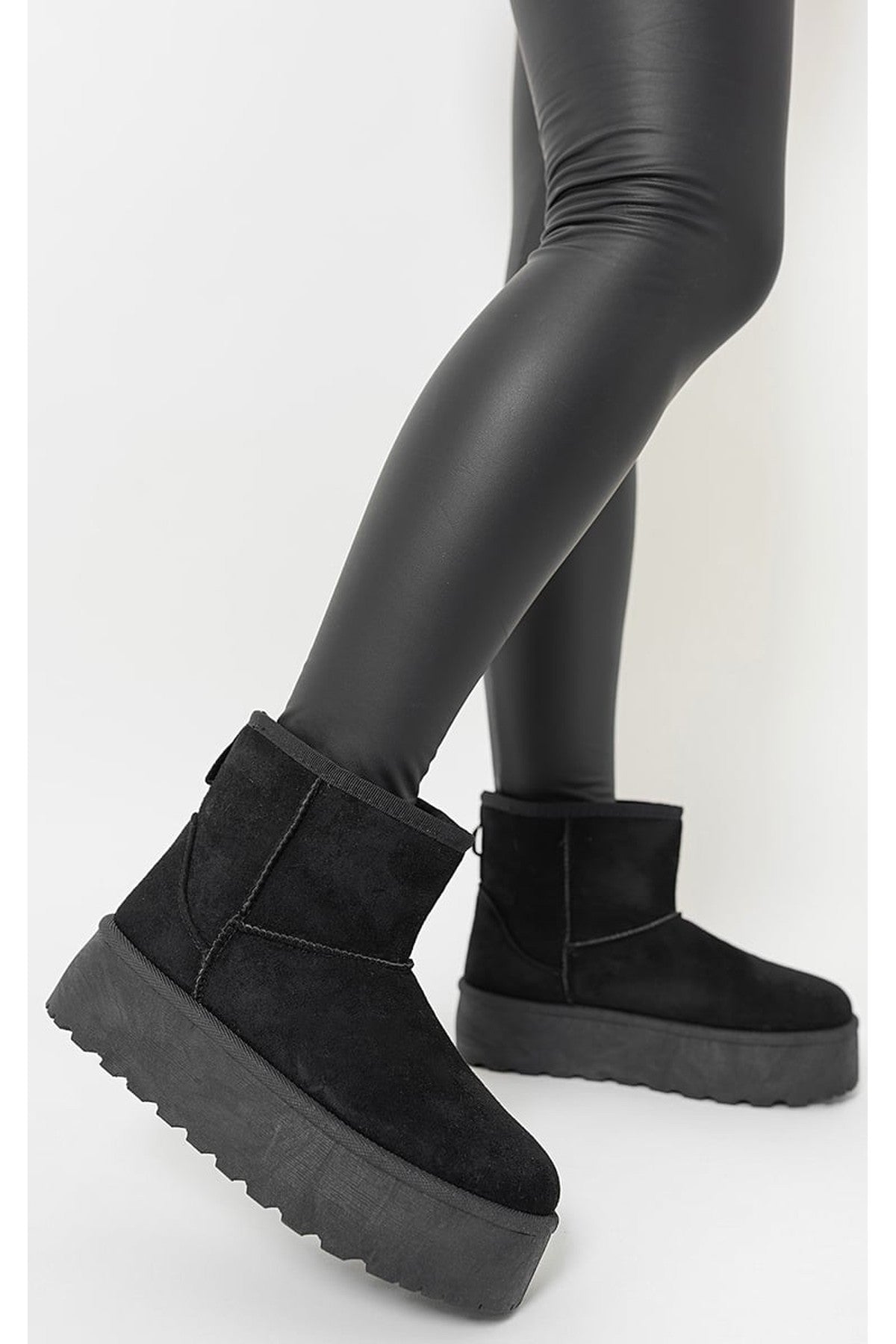 Martha Thick Heel Platform Boots - Black
