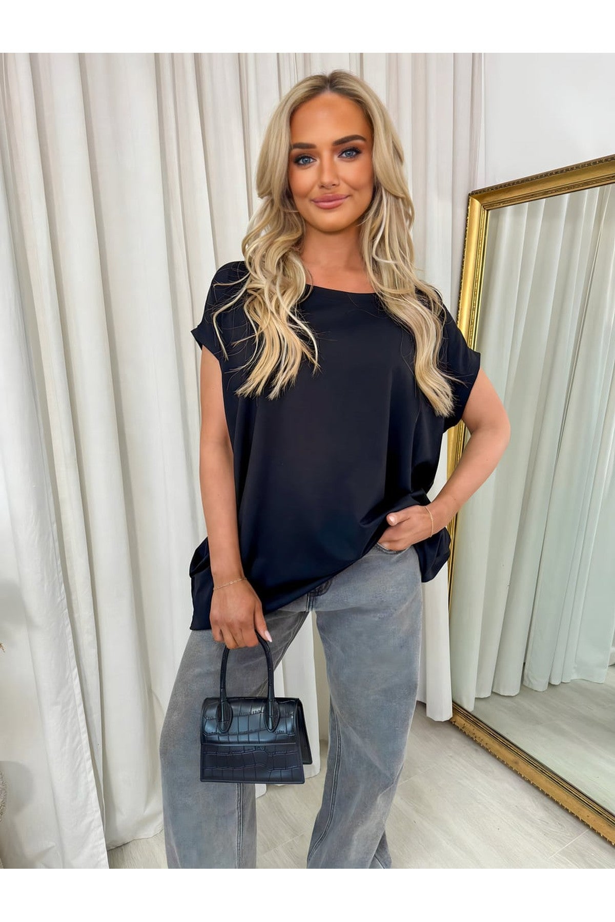 Naomi Round Neck With Side Pockets Oversized Top - Black