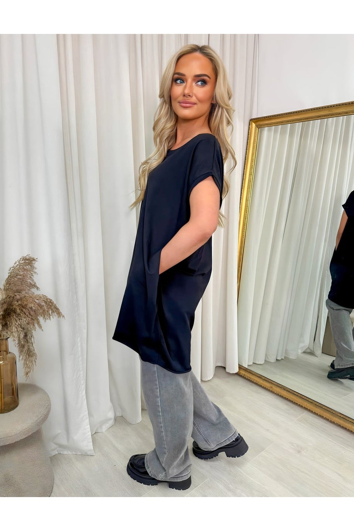 Naomi Round Neck With Side Pockets Oversized Top - Black